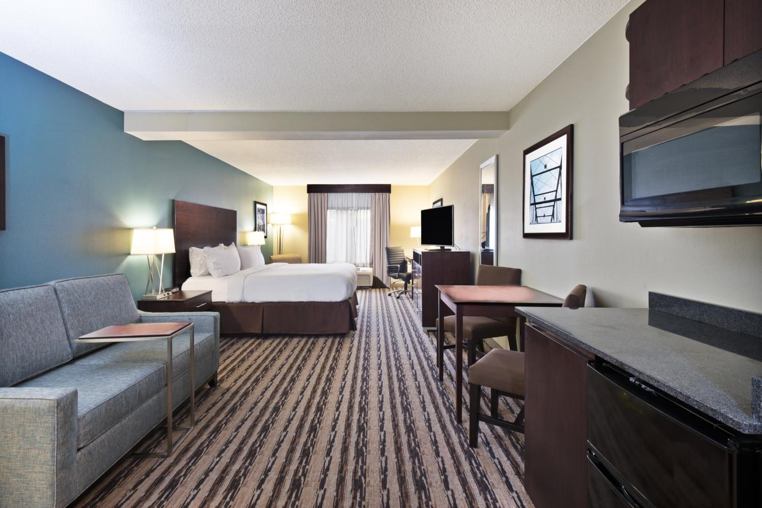King Suite - Photo 2