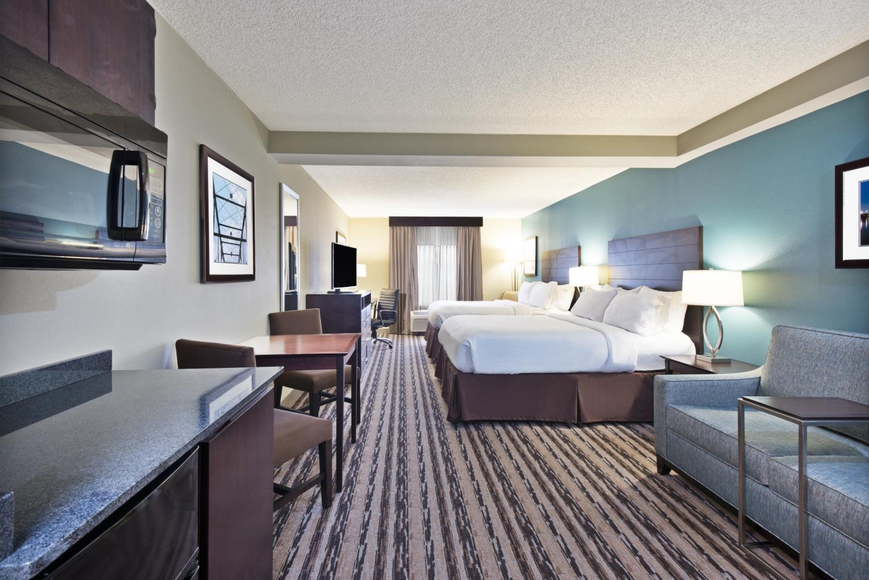 Suite with Two Queen Beds - Photo 2