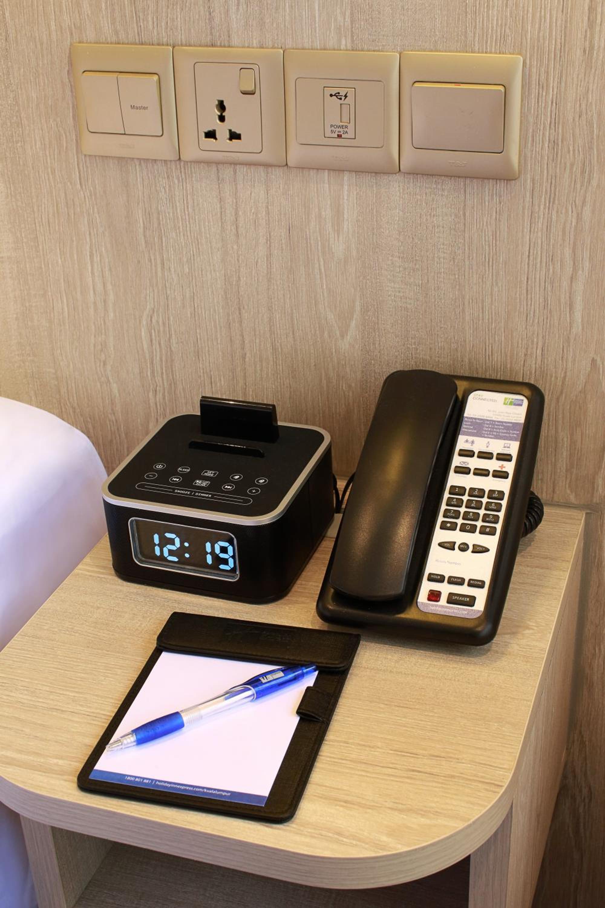 Standard Twin Room with Sofa Bed and Free Breakfast - Photo 8