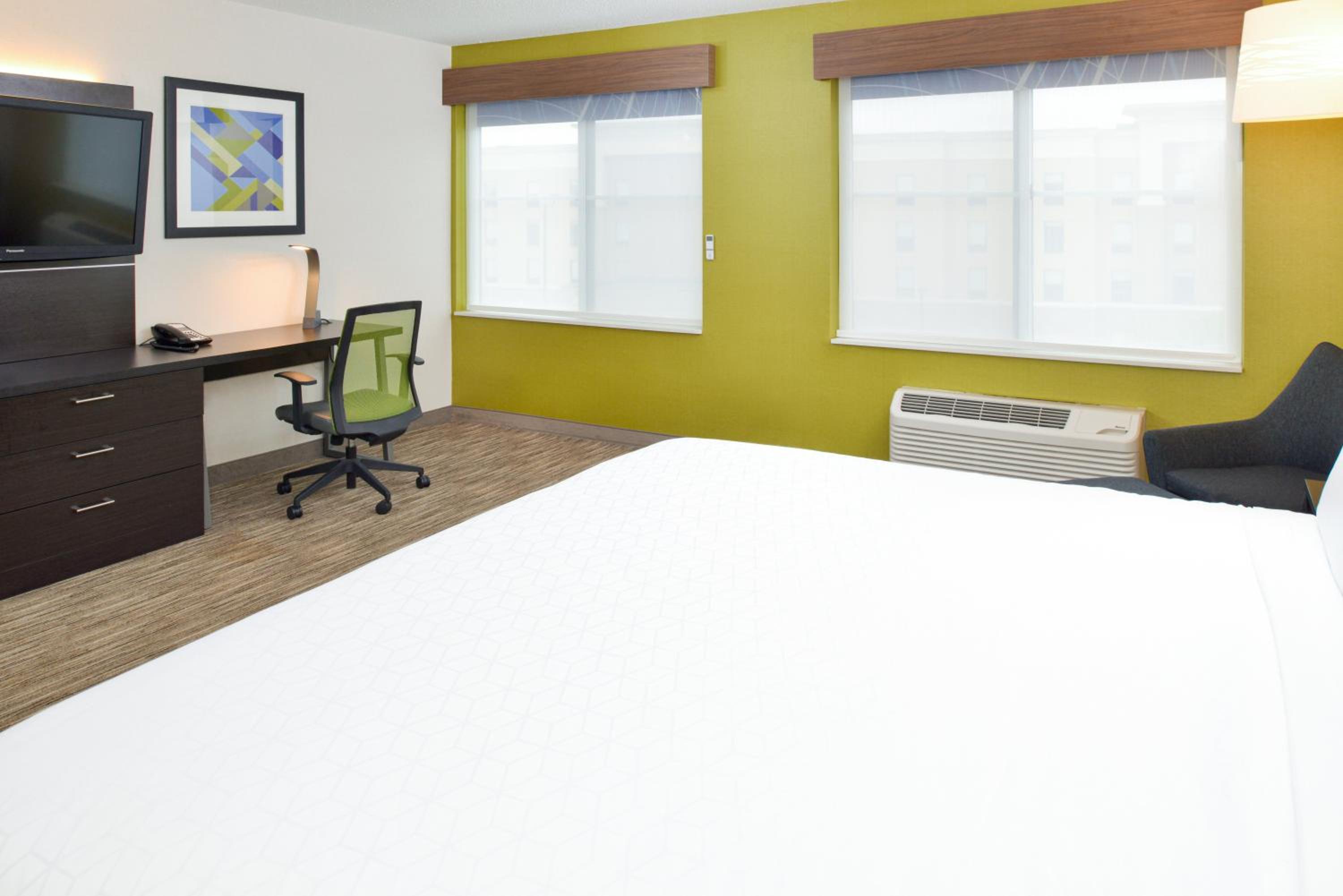 Standard King Room - Photo 8