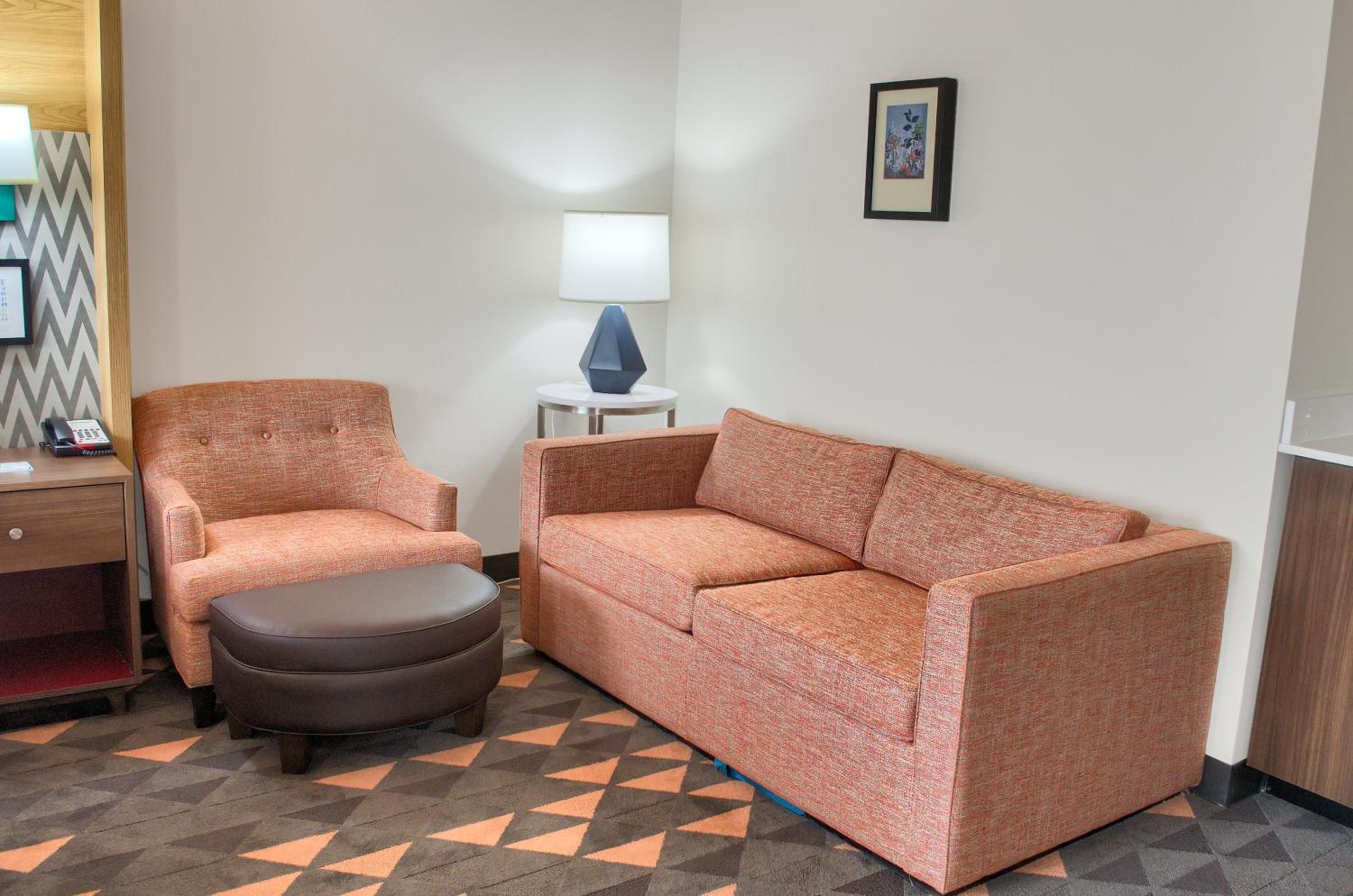 Standard King Room - Photo 9