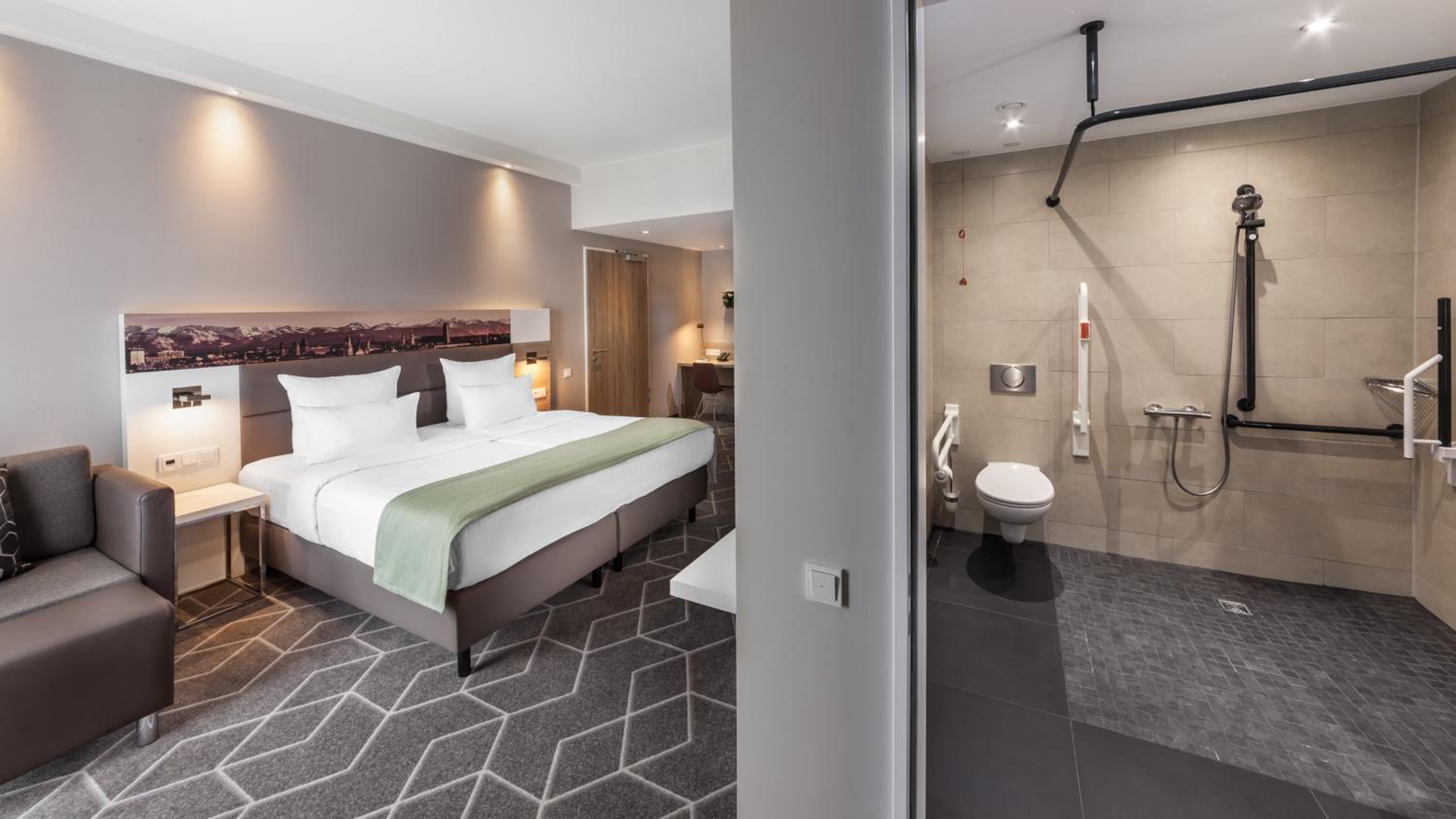 Standard Queen Room - Disability Access photo 3