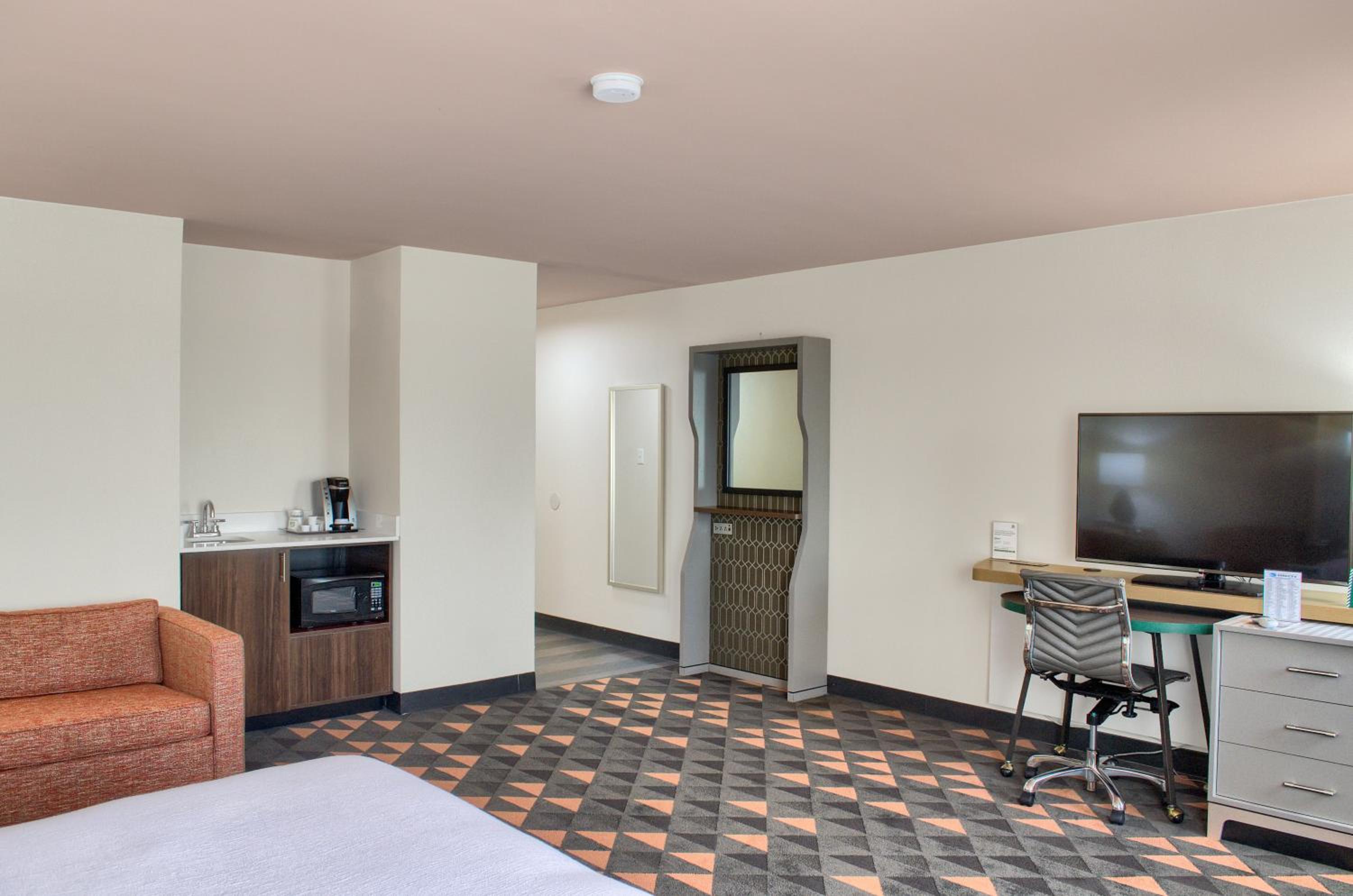 Standard King Room - Photo 6