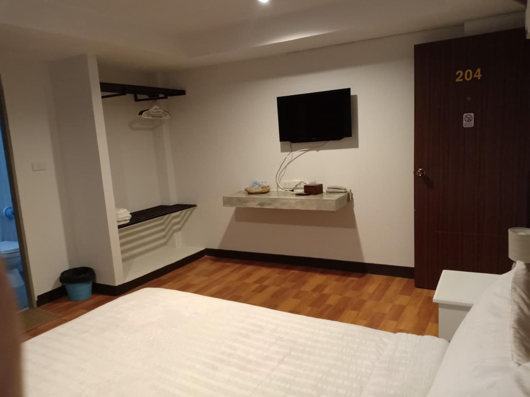 Standard Double Room - Photo 18