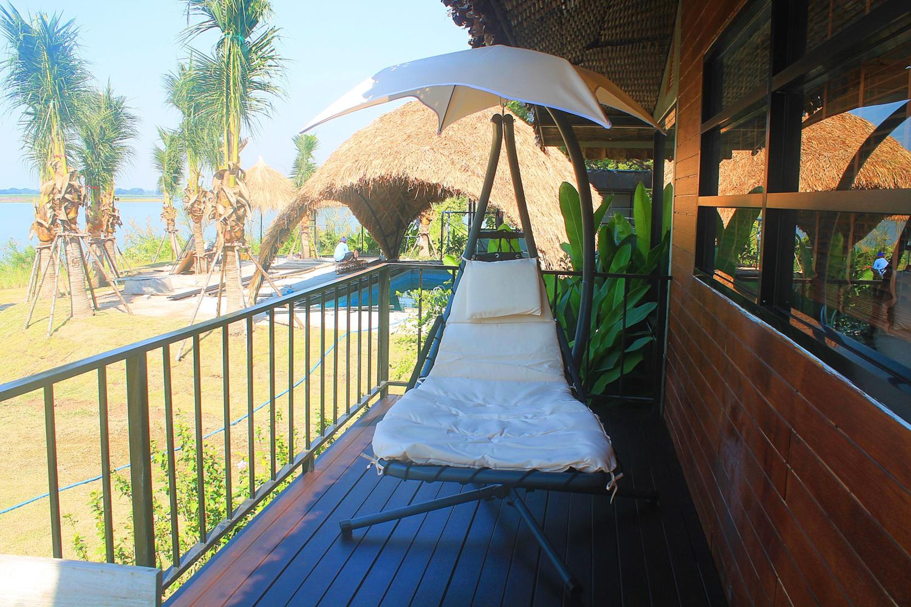 Villa with Lake View - Photo 9
