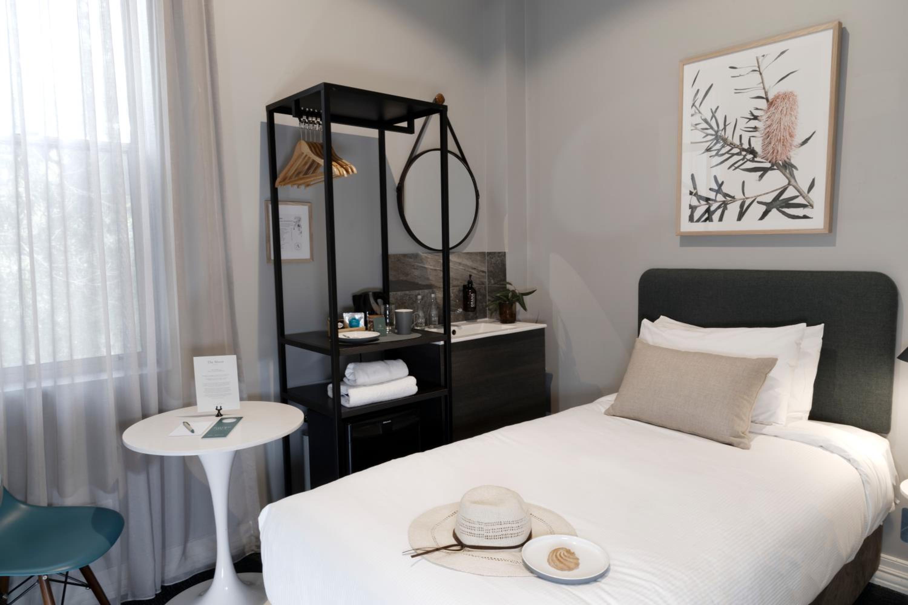 Single Room with Shared Bathroom