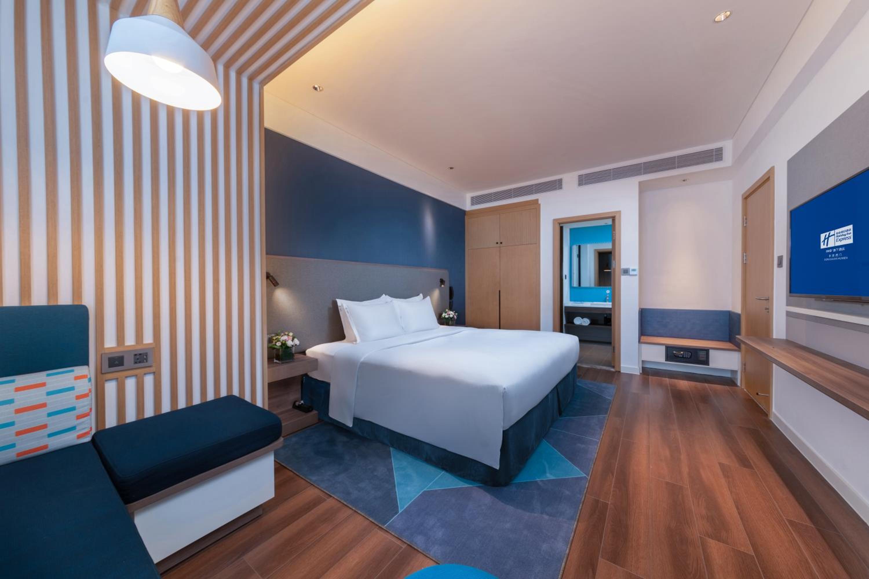 Feature King Room