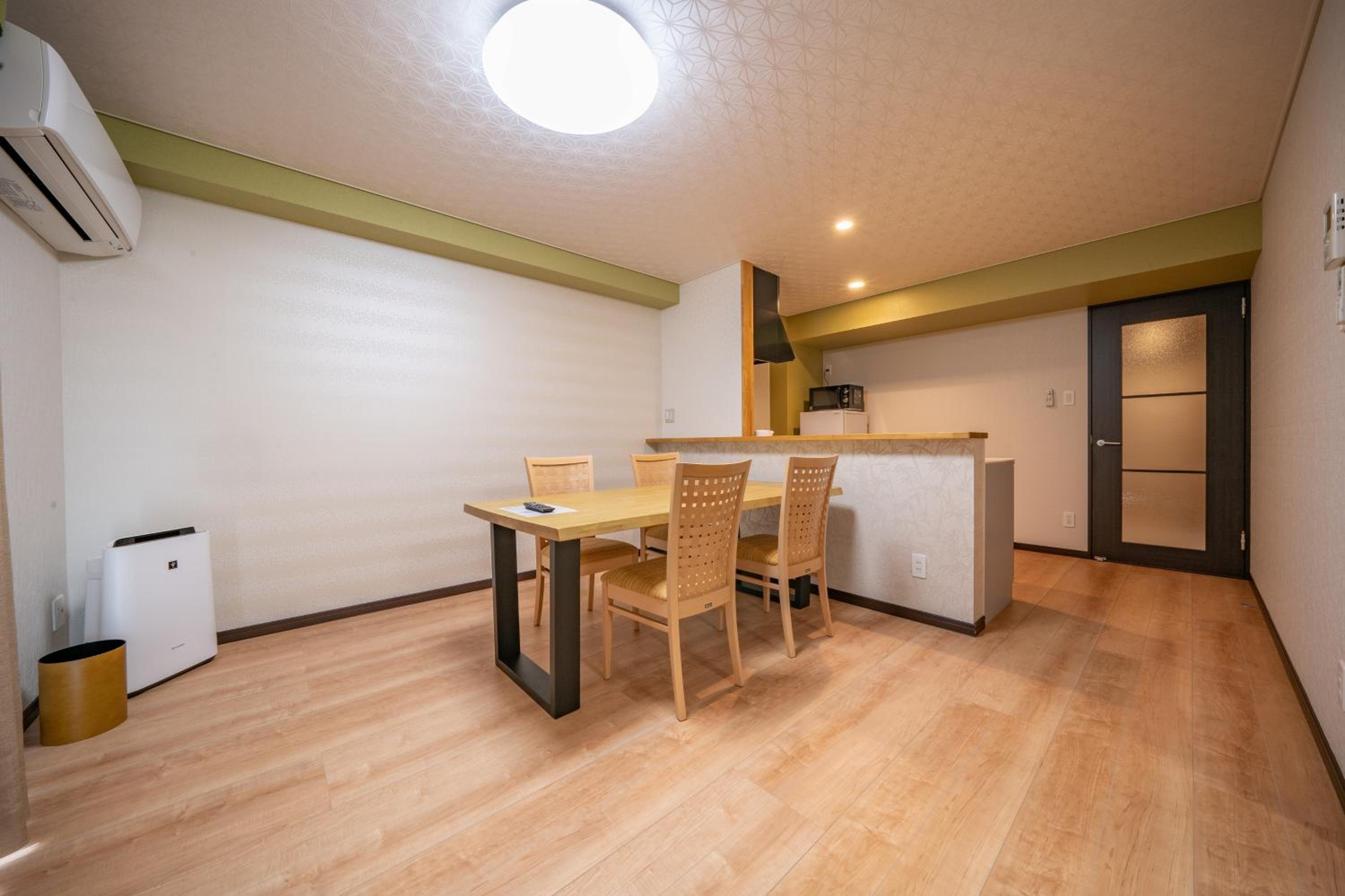 Deluxe Suite - Photo 6