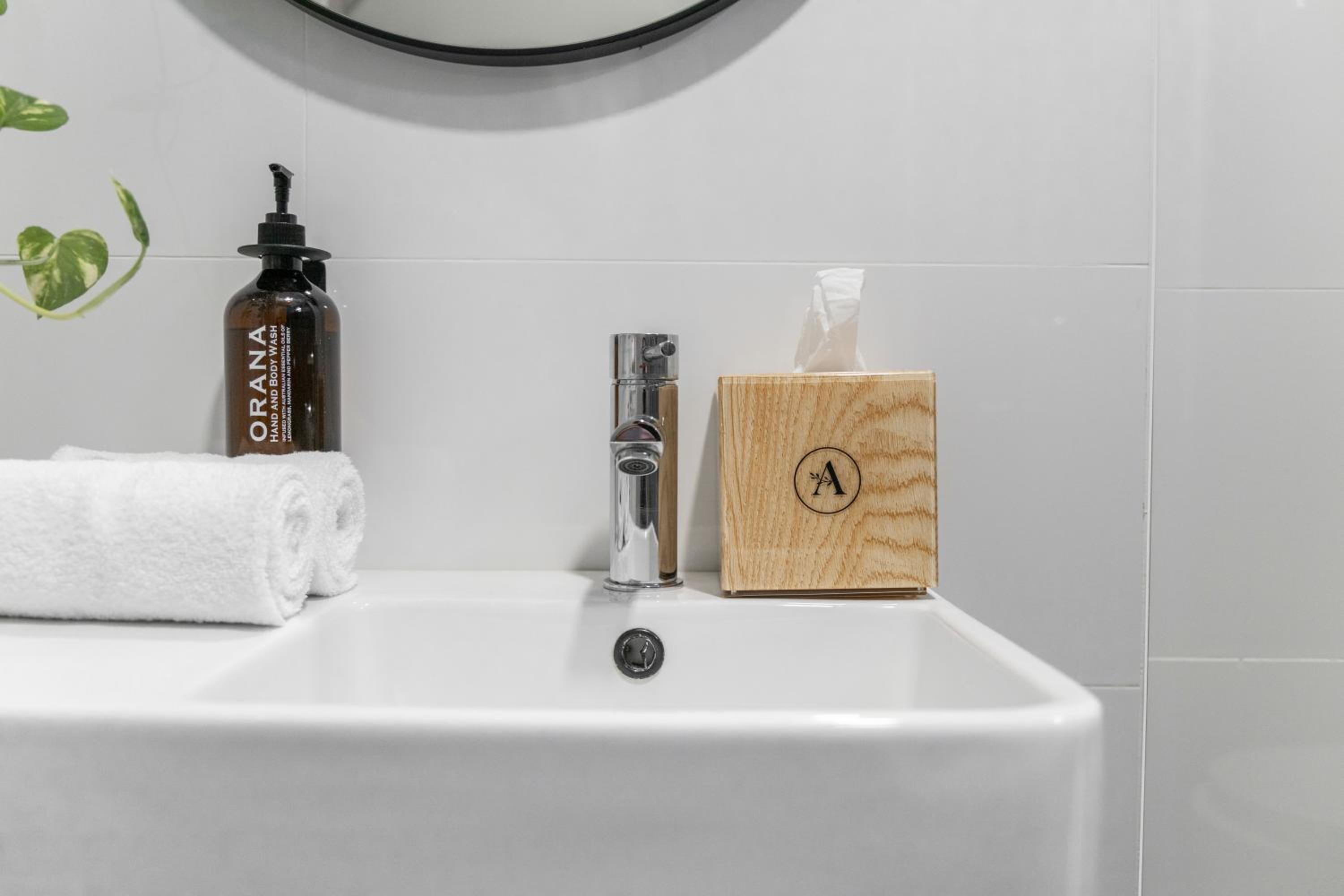 Queen Room with Private Bathroom thumbnail 6