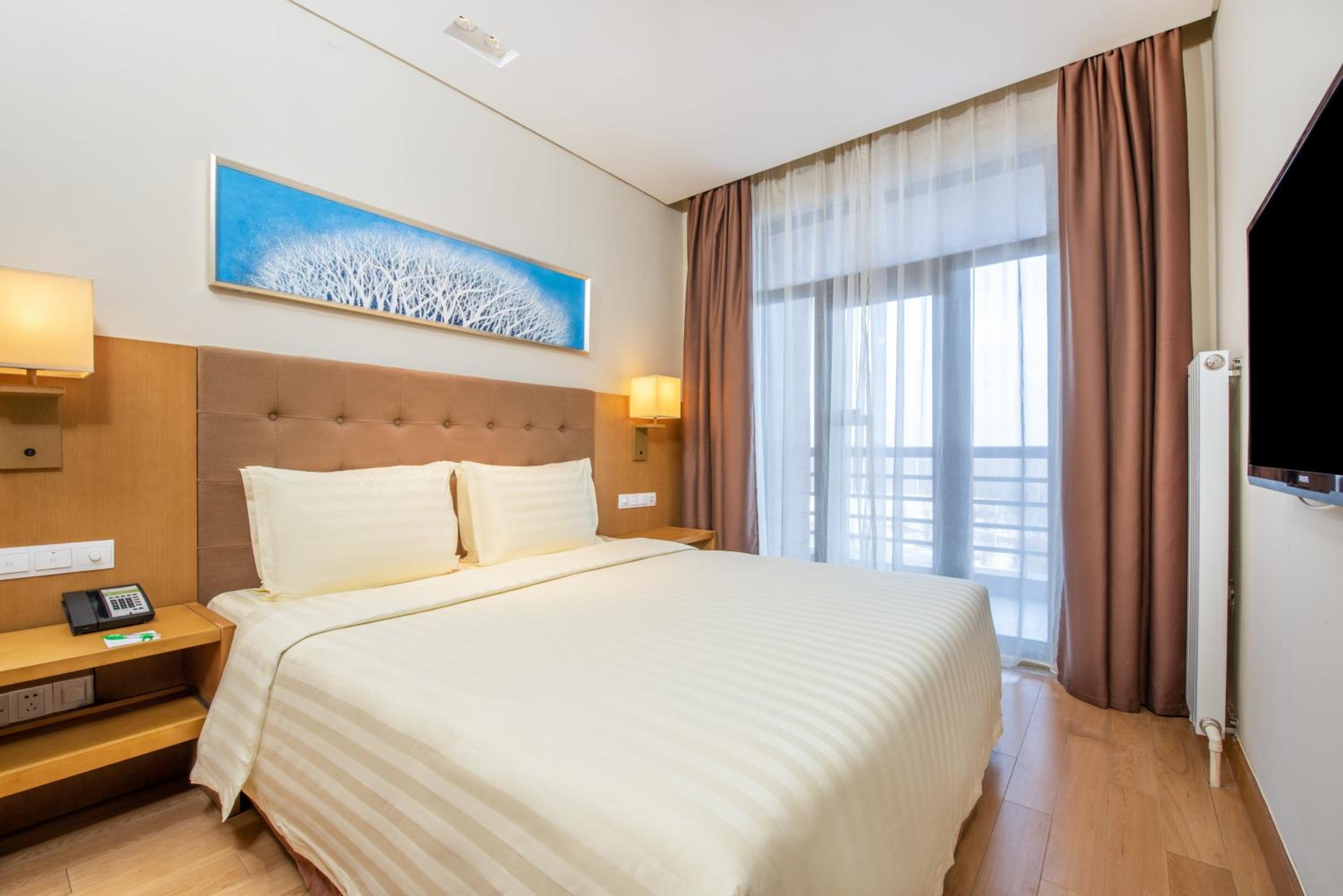 One-Bedroom Suite - Non-Smoking photo 1