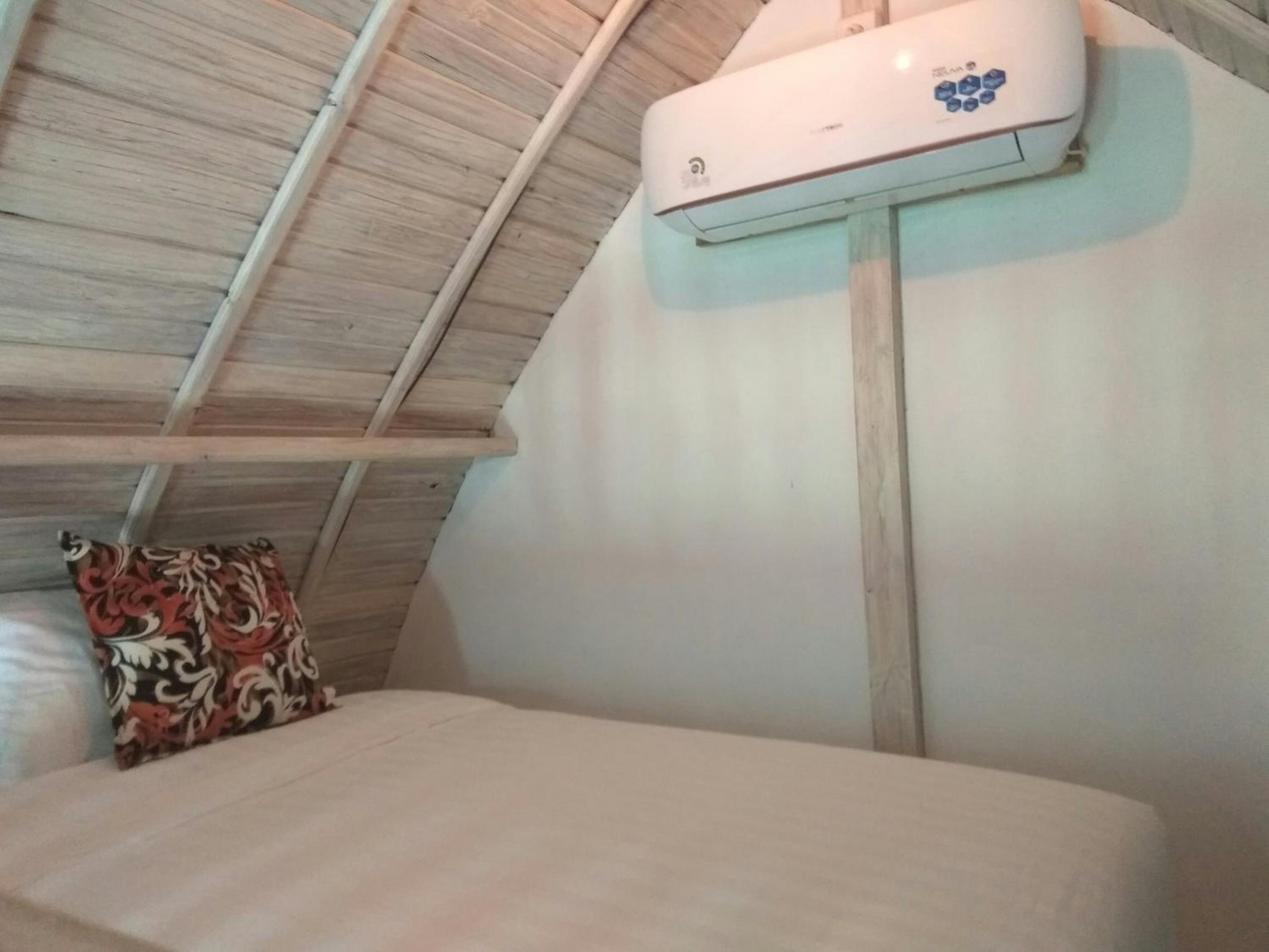 Standard Triple Room with Sea View - Photo 12