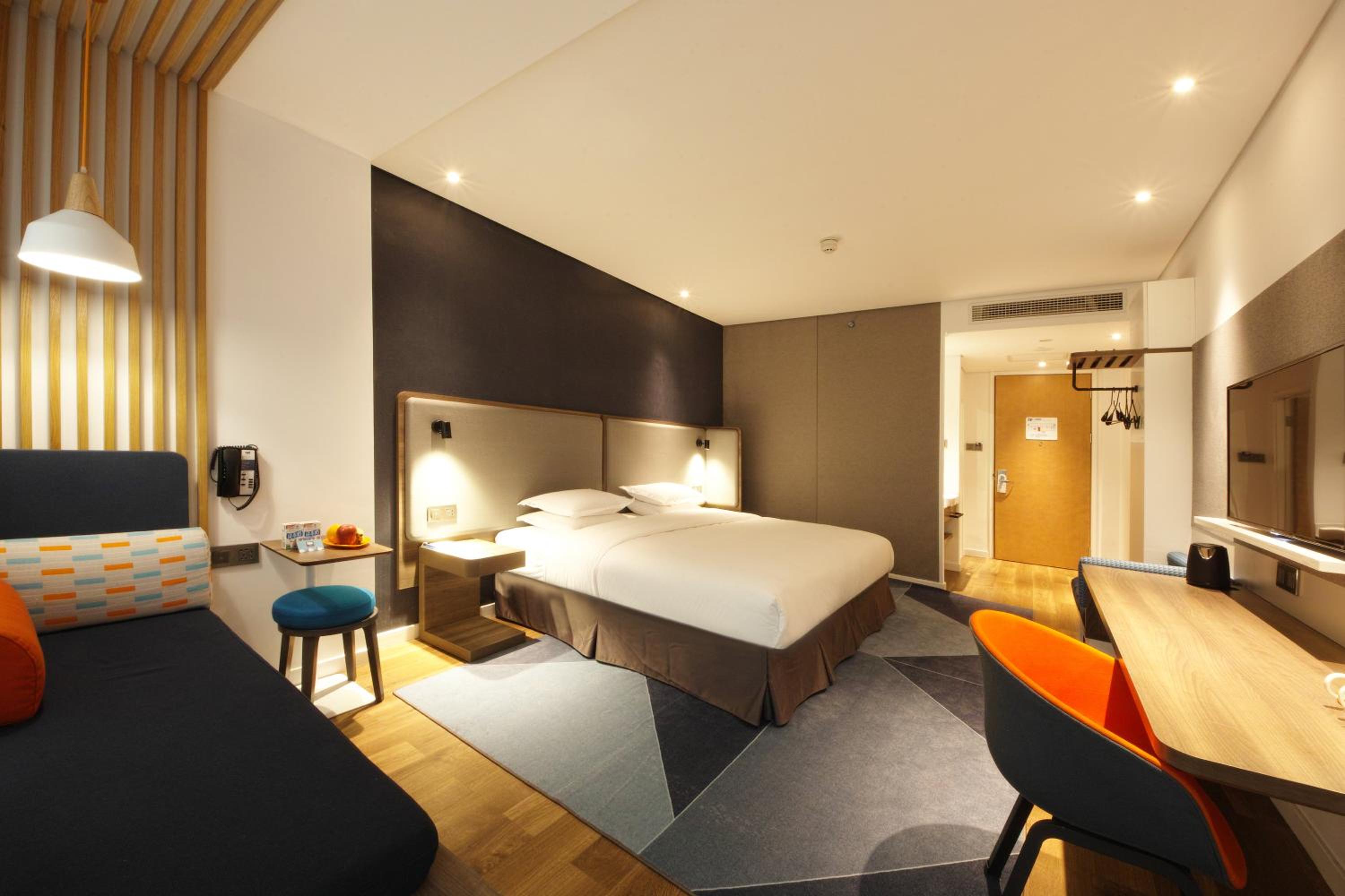 Standard King Room photo 3