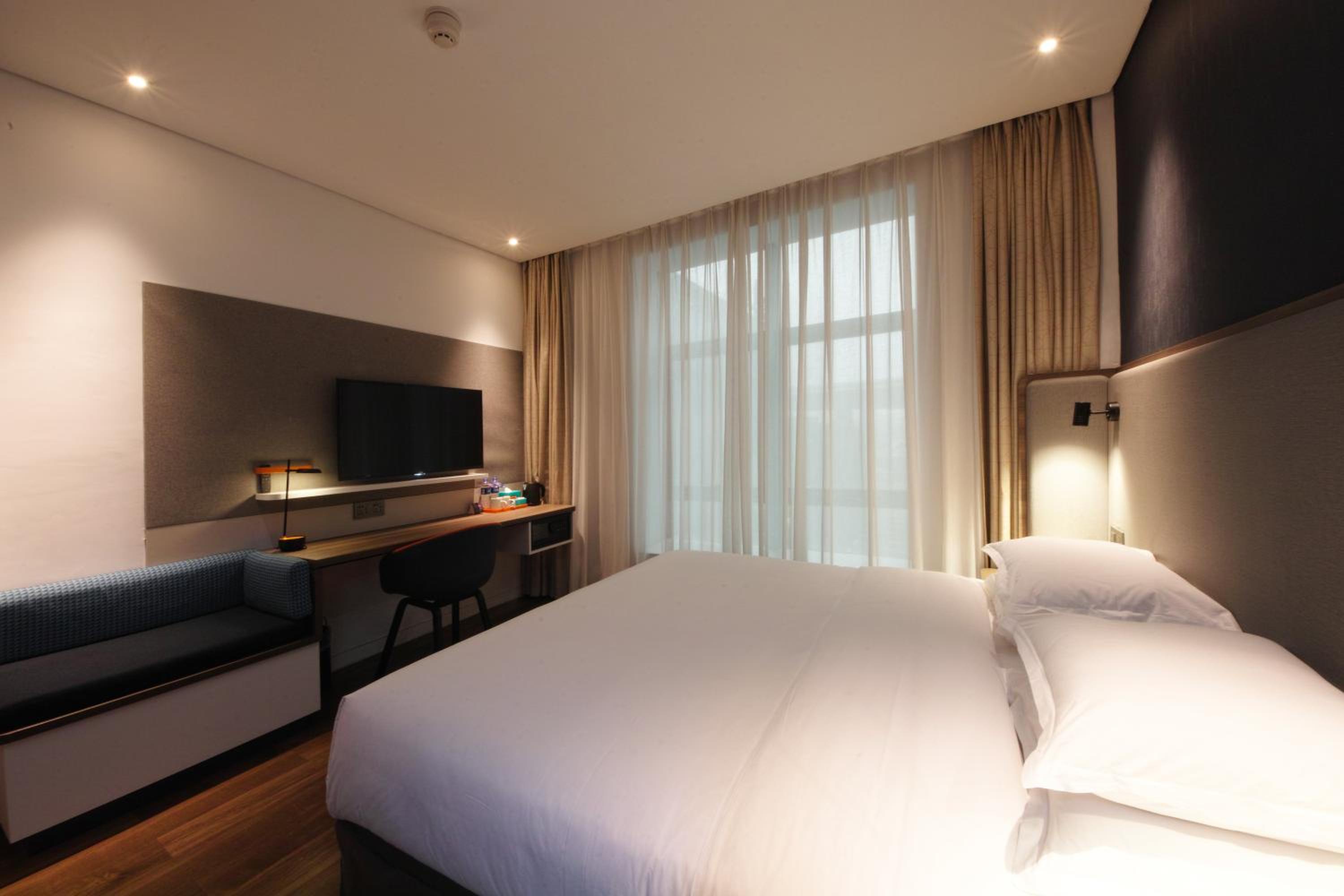 Standard King Room with Extra Space