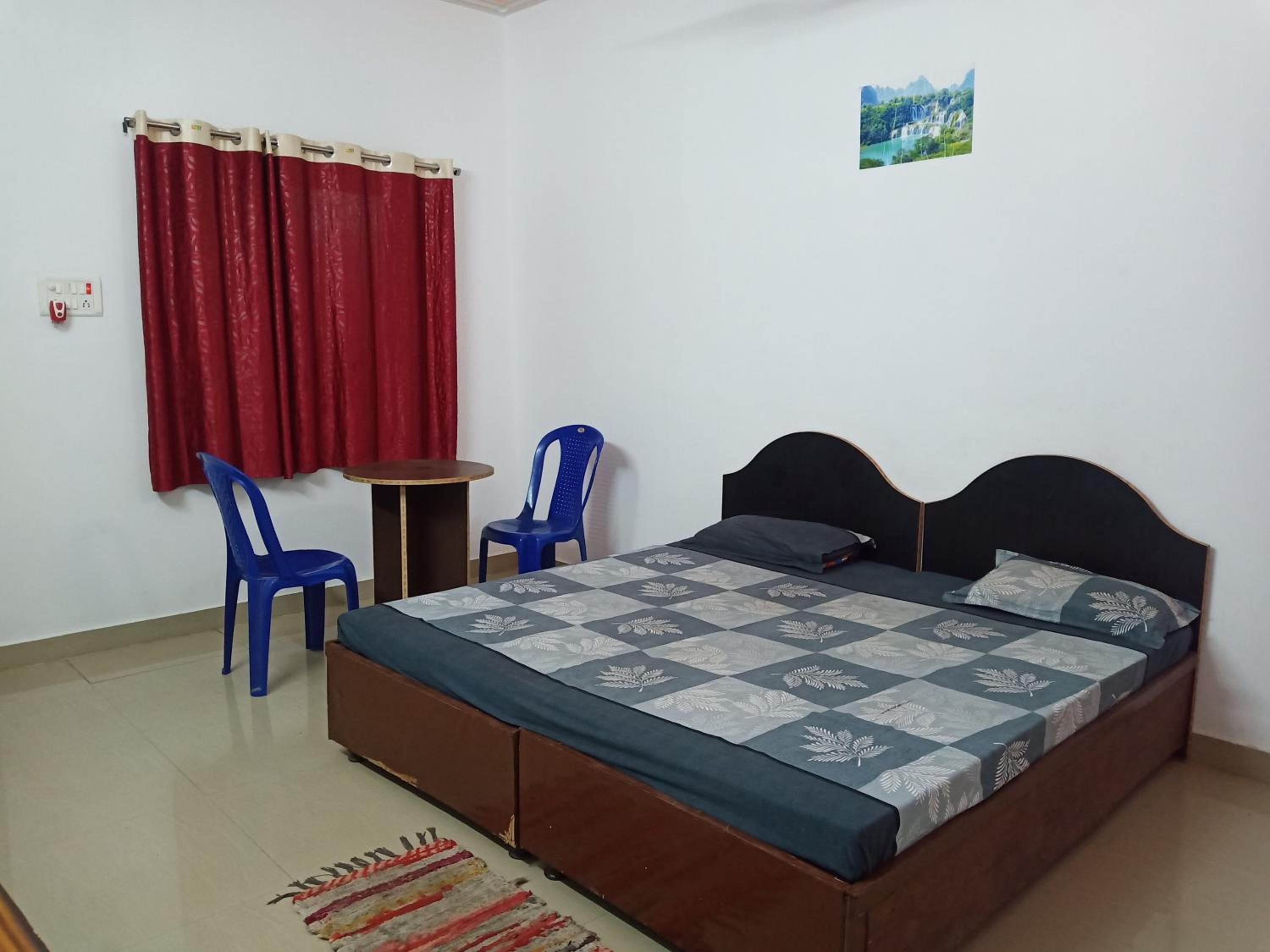 Budget Double Room photo 3