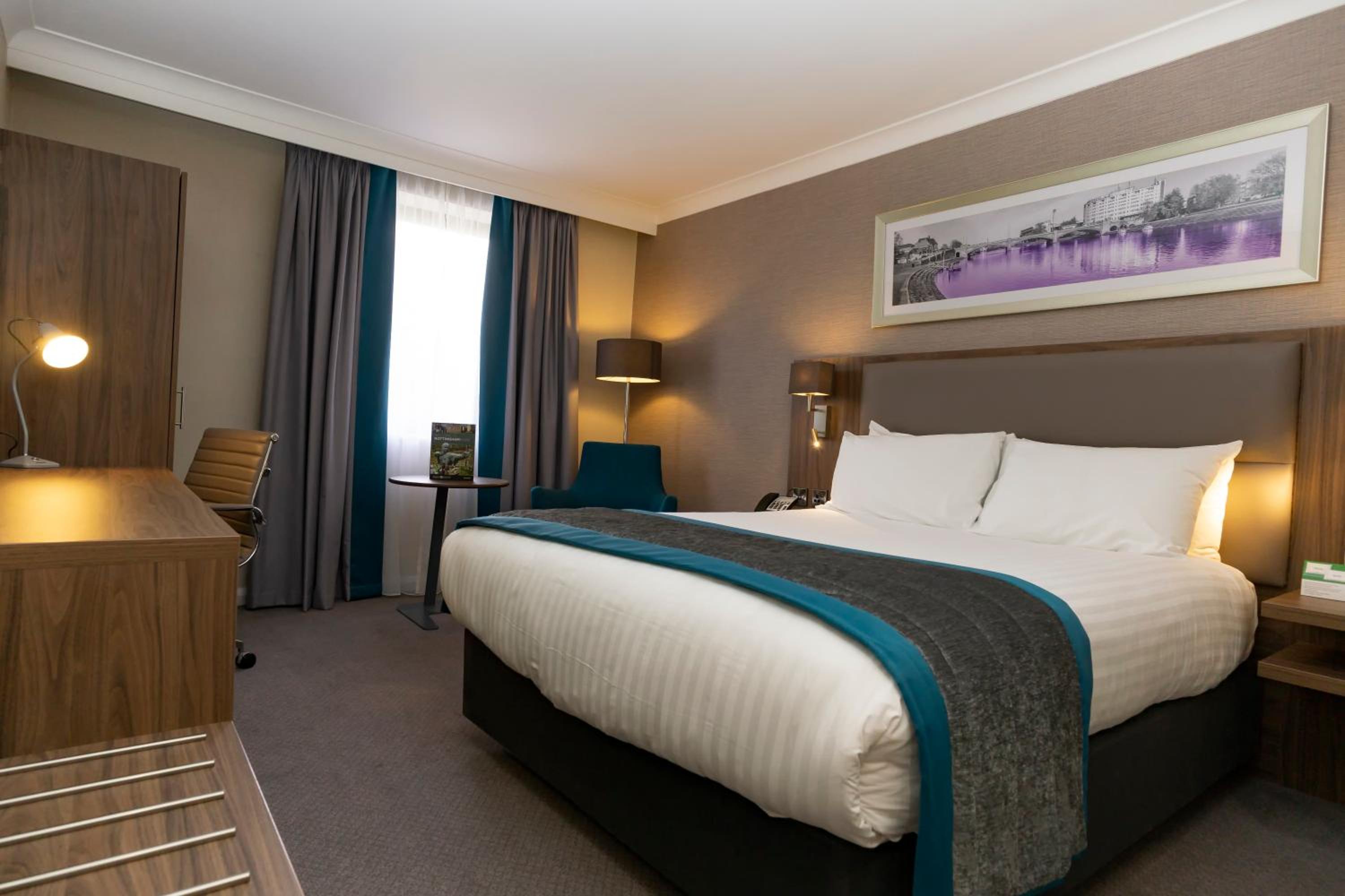 Standard King Room - Photo 7