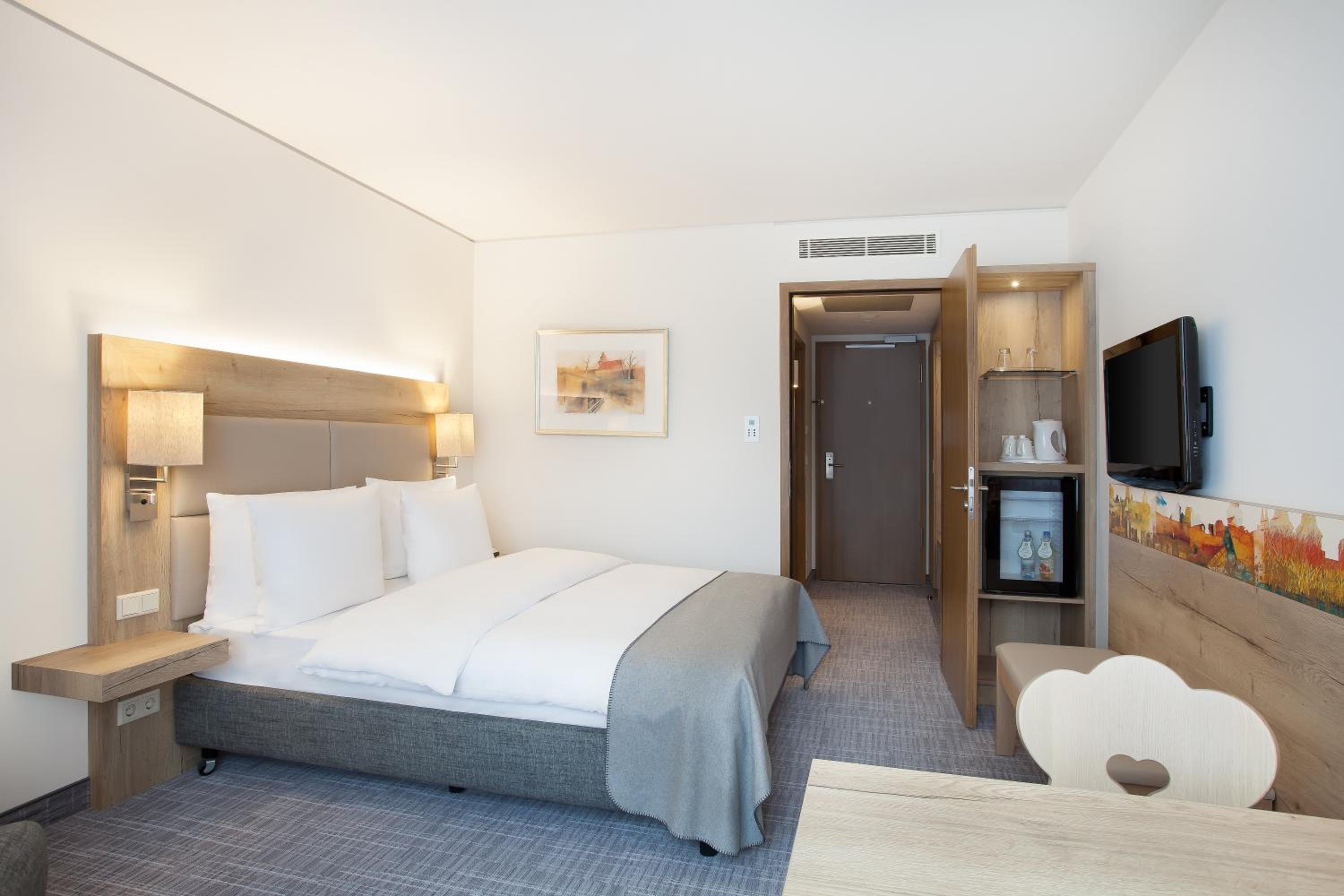Standard Queen Room