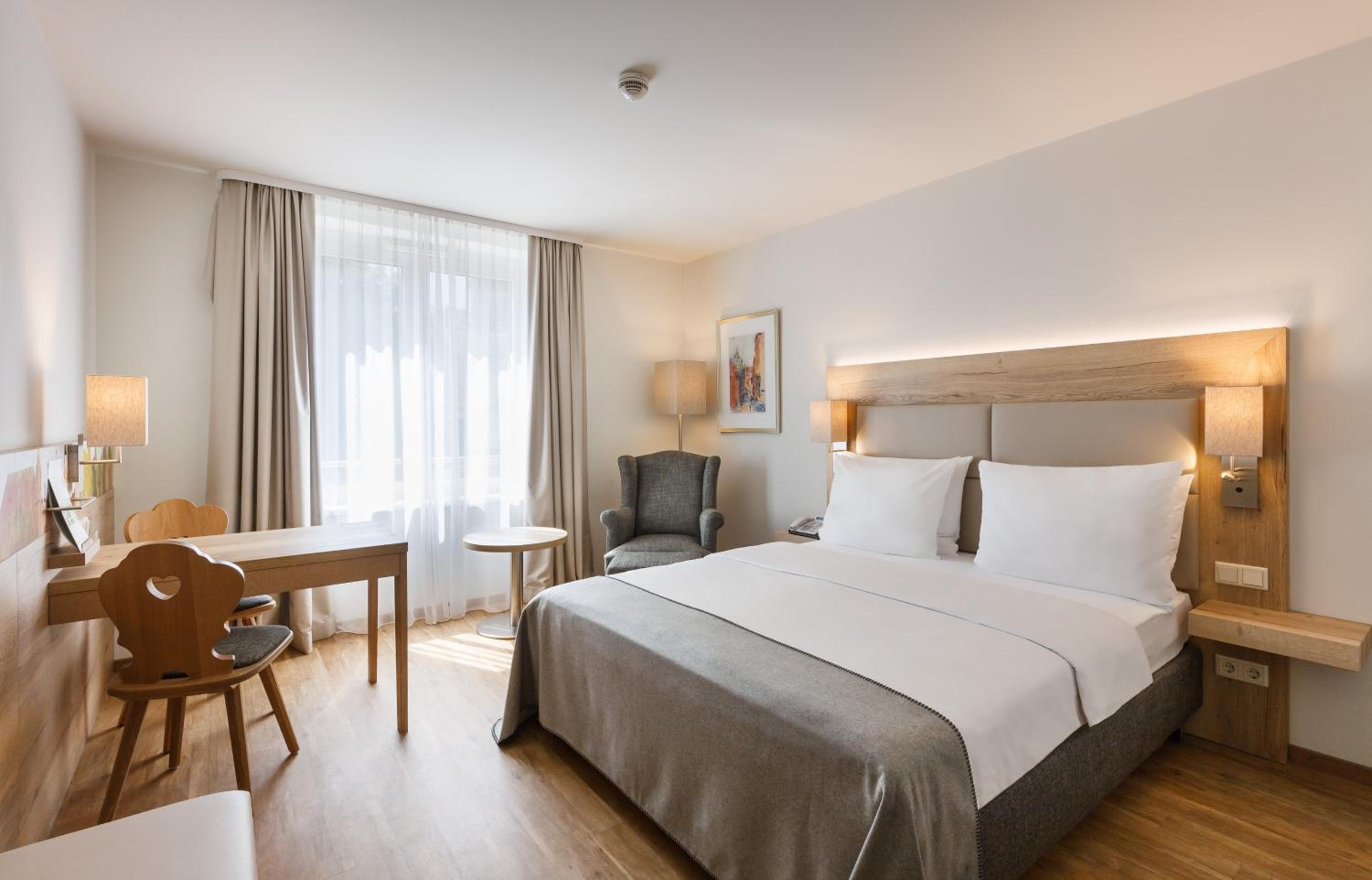 Standard Queen Room