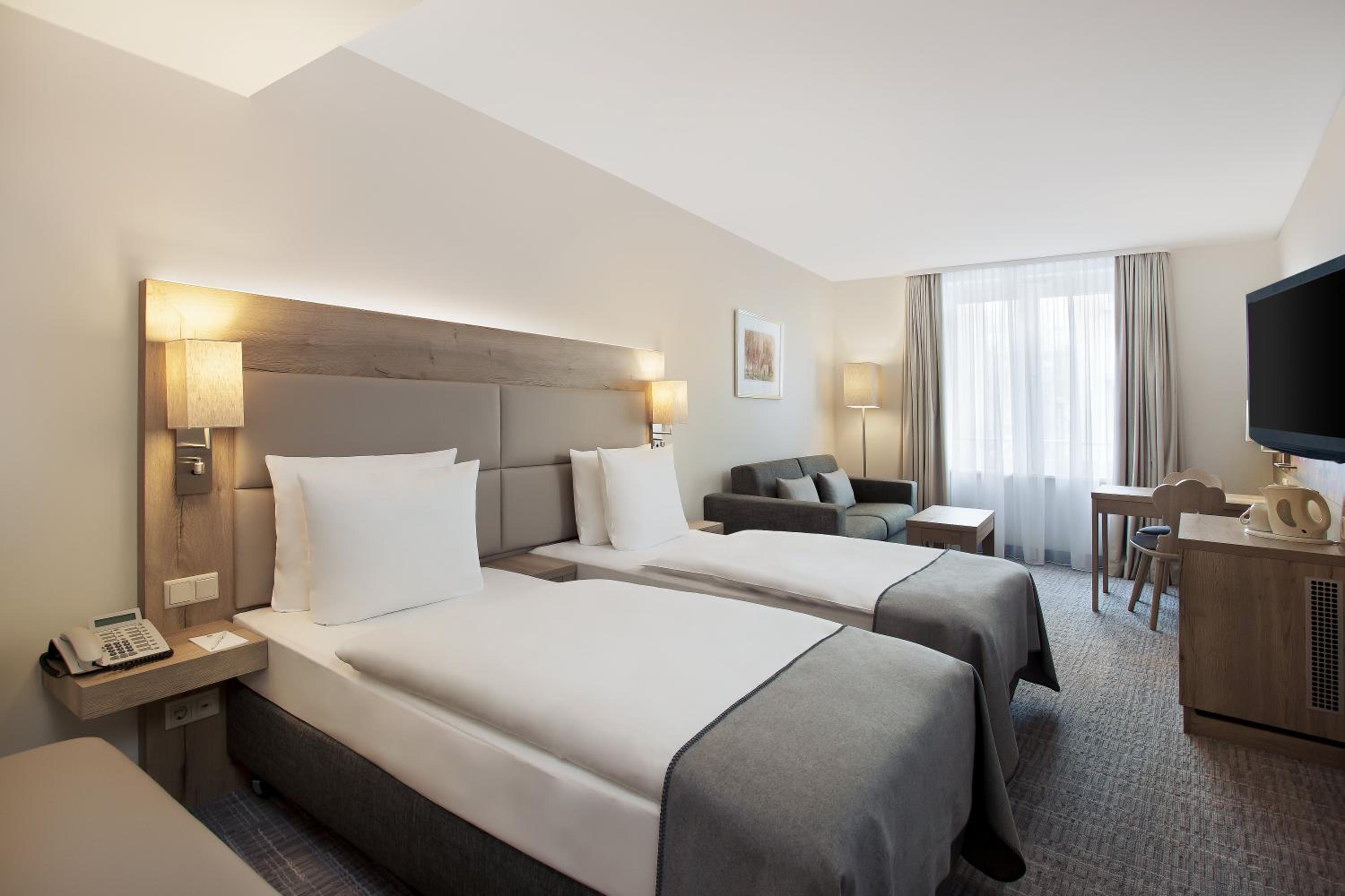 Standard Room thumbnail 6