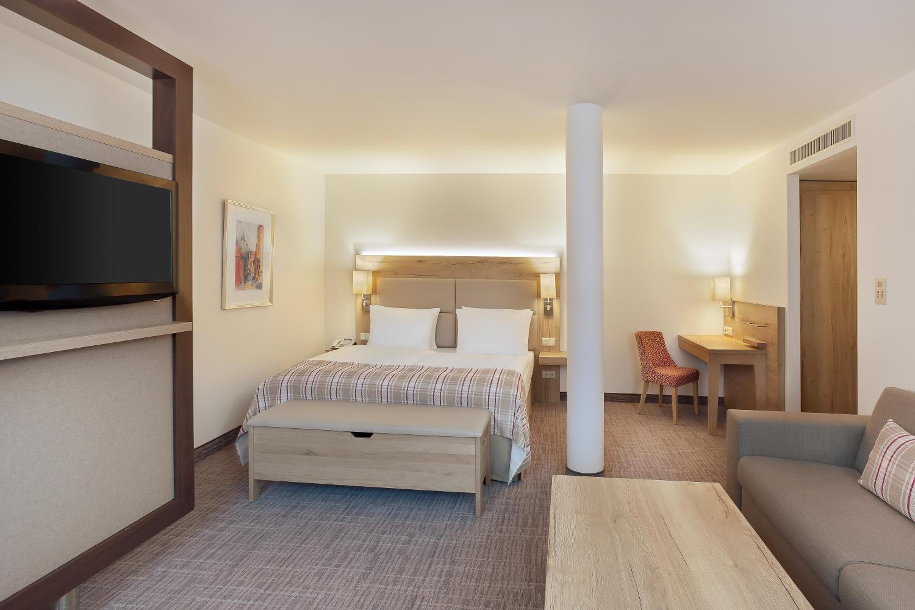 Premium Room with One King and One Bunk Bed thumbnail 5