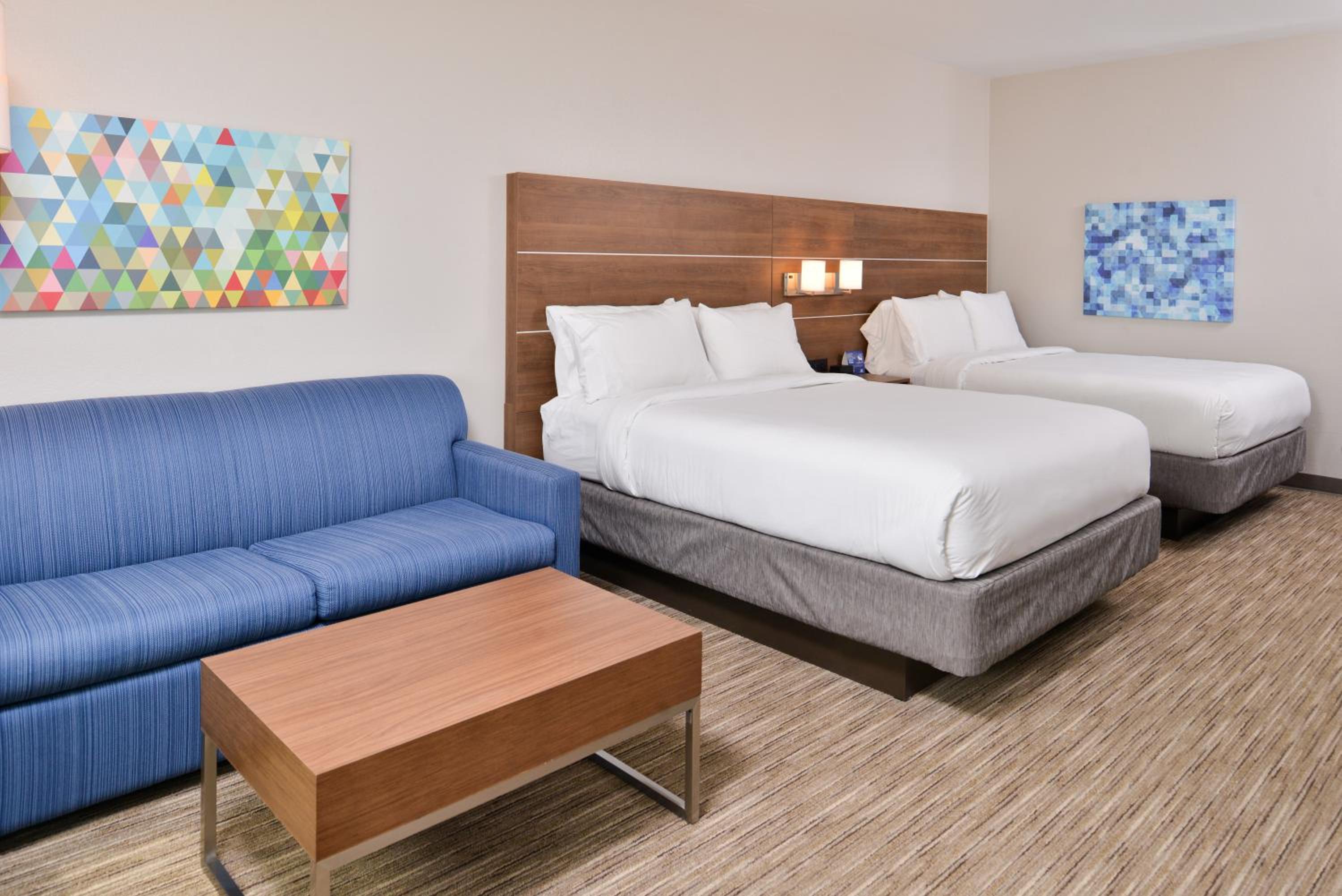 Queen Room with Two Queen Beds - Disability Access with Bath Tub