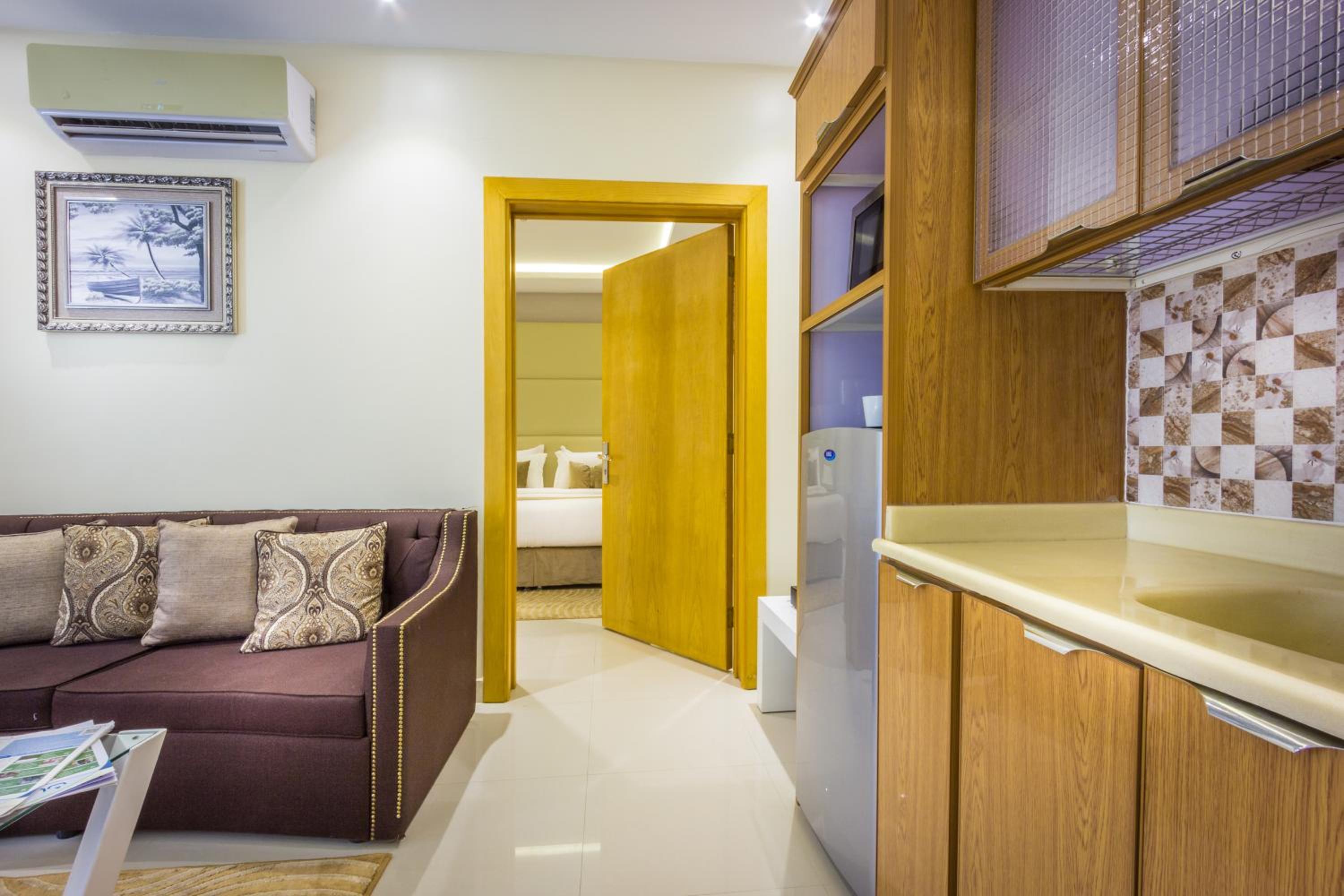 One-Bedroom Apartment - Photo 8