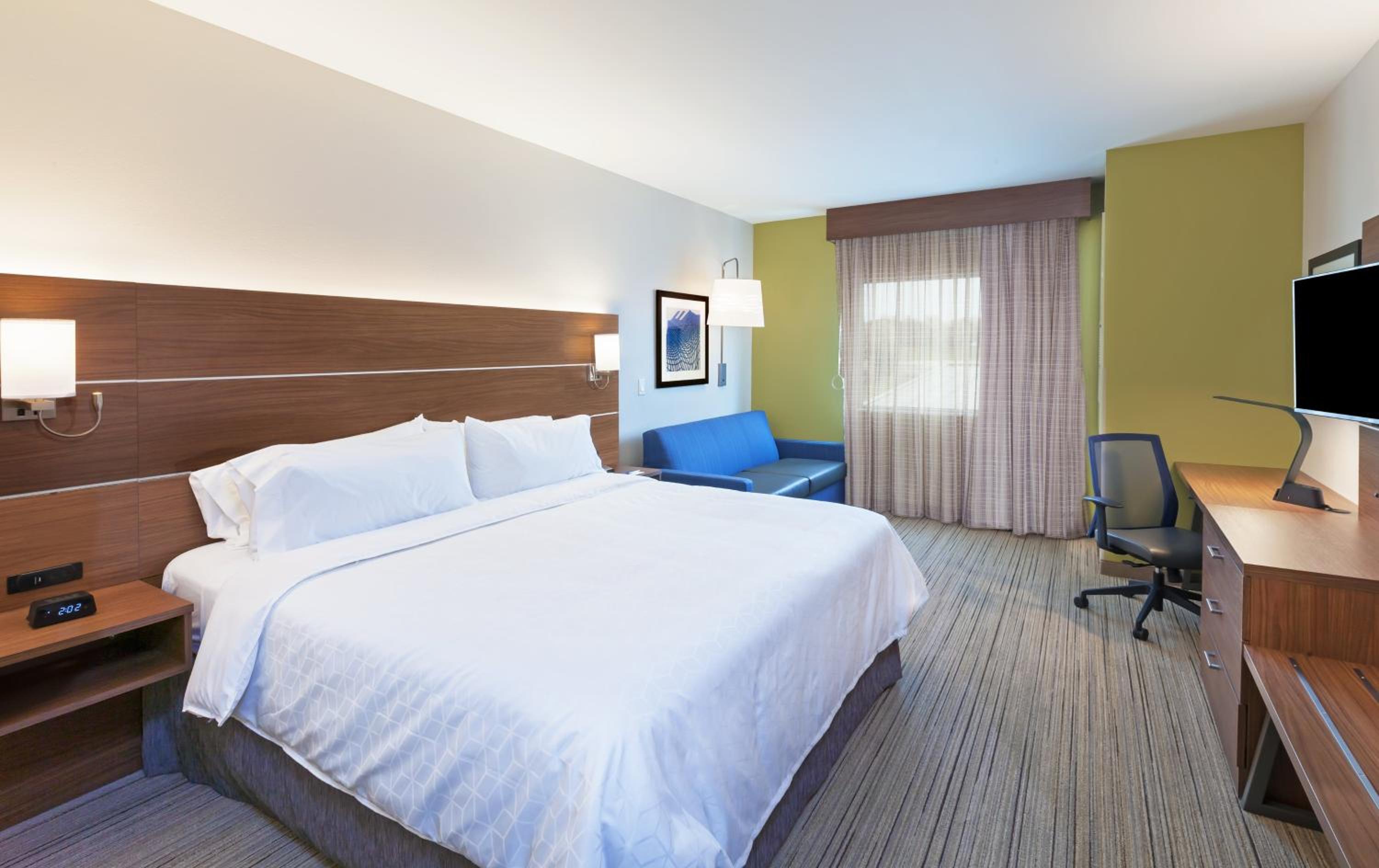 Holiday Inn Express & Suites - Lenexa - Overland Park Area by IHG