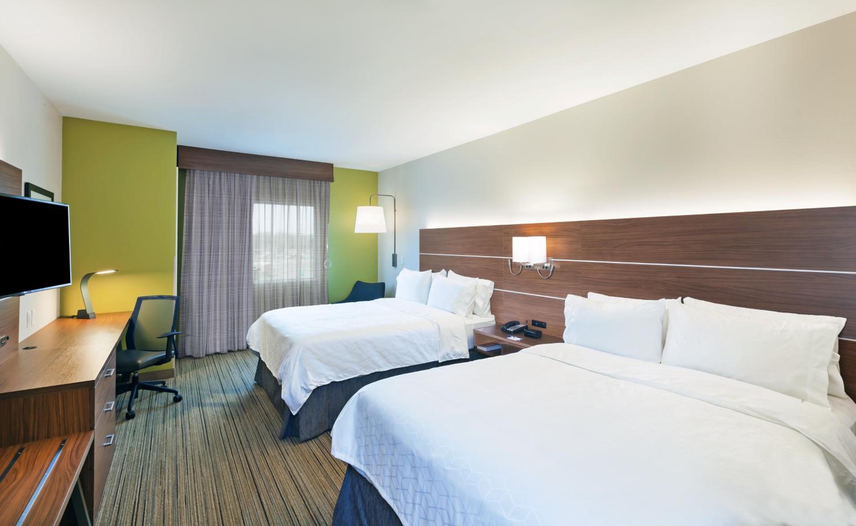 Queen room with 2 Queen beds – Hearing Accessible