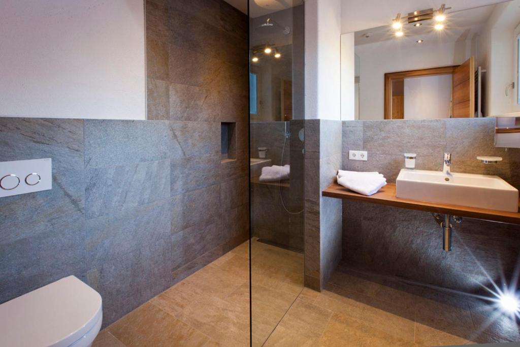 Two-Bedroom Apartment with Balcony (6 Adults) photo 3