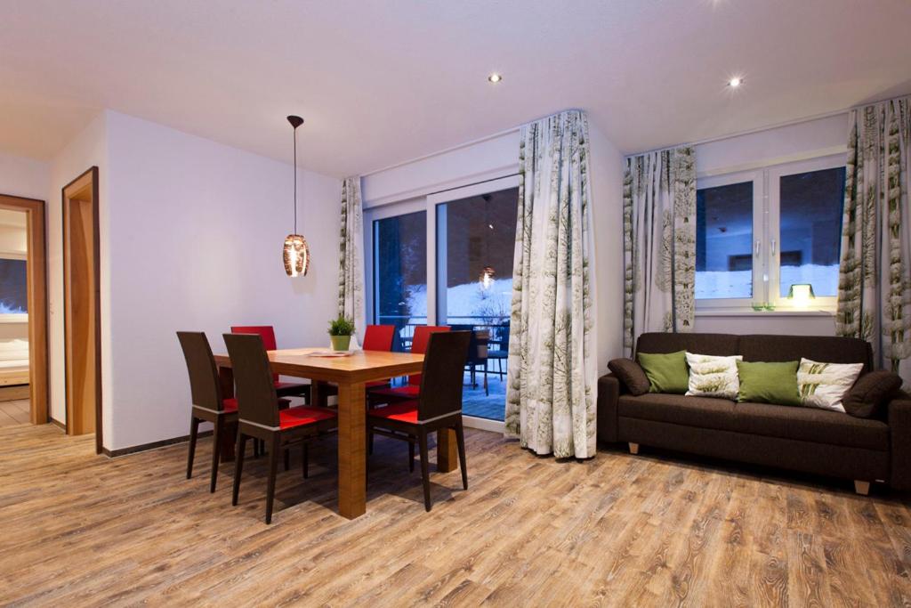 Two-Bedroom Apartment with Balcony (8 Adults) photo 1
