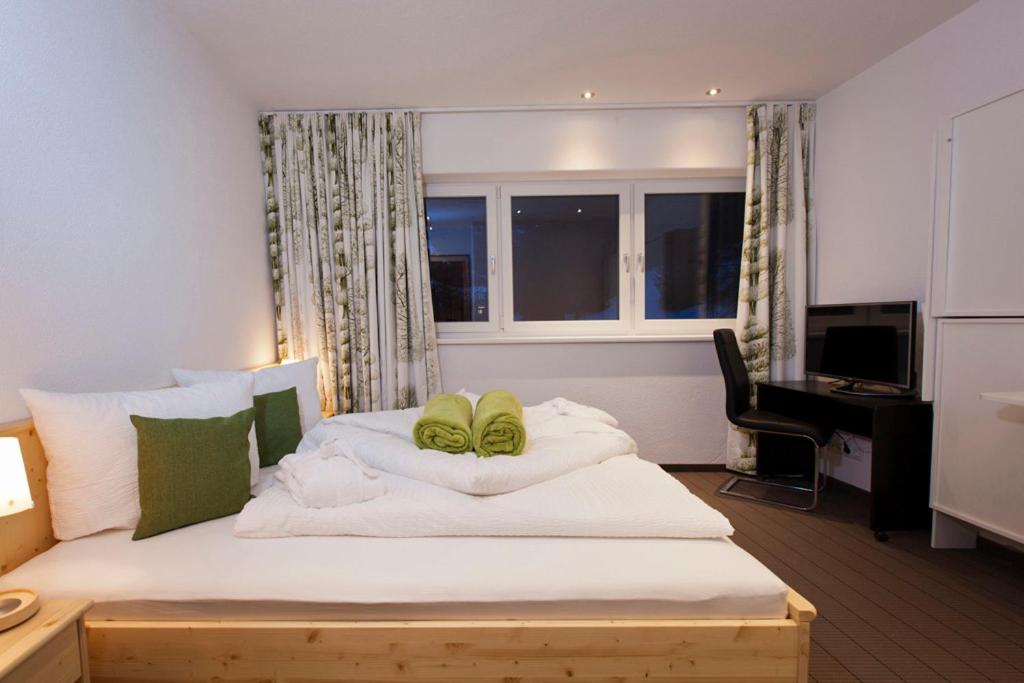 Two-Bedroom Apartment with Balcony (8 Adults) photo 3