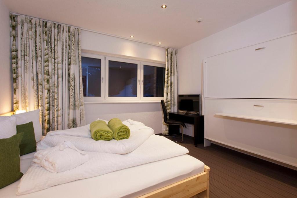 Two-Bedroom Apartment with Balcony (8 Adults) photo 2