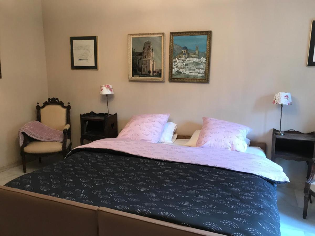 Deluxe King Room - Photo 1