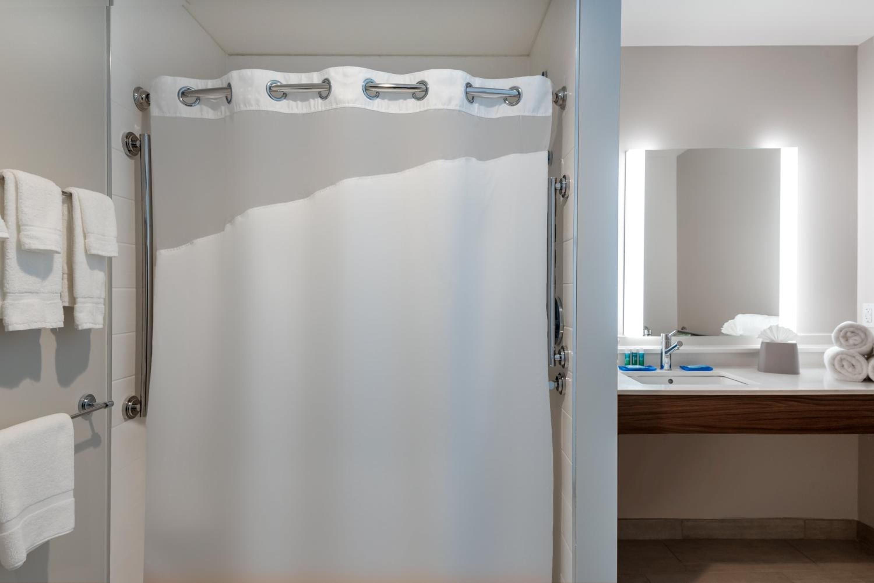 Queen Room with Two Queen Beds - Disability Access with Roll In Shower photo 2