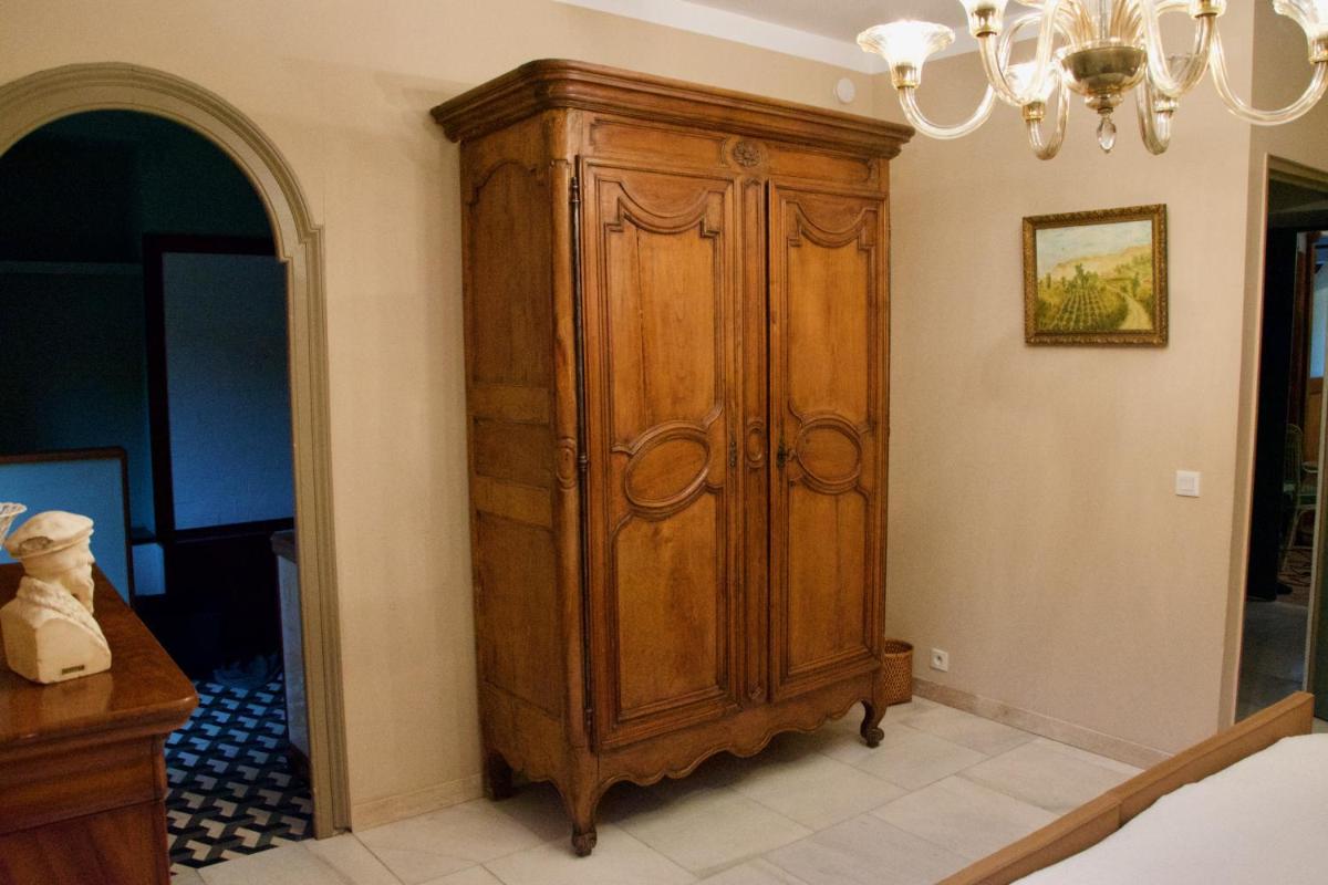 Deluxe King Room - Photo 4