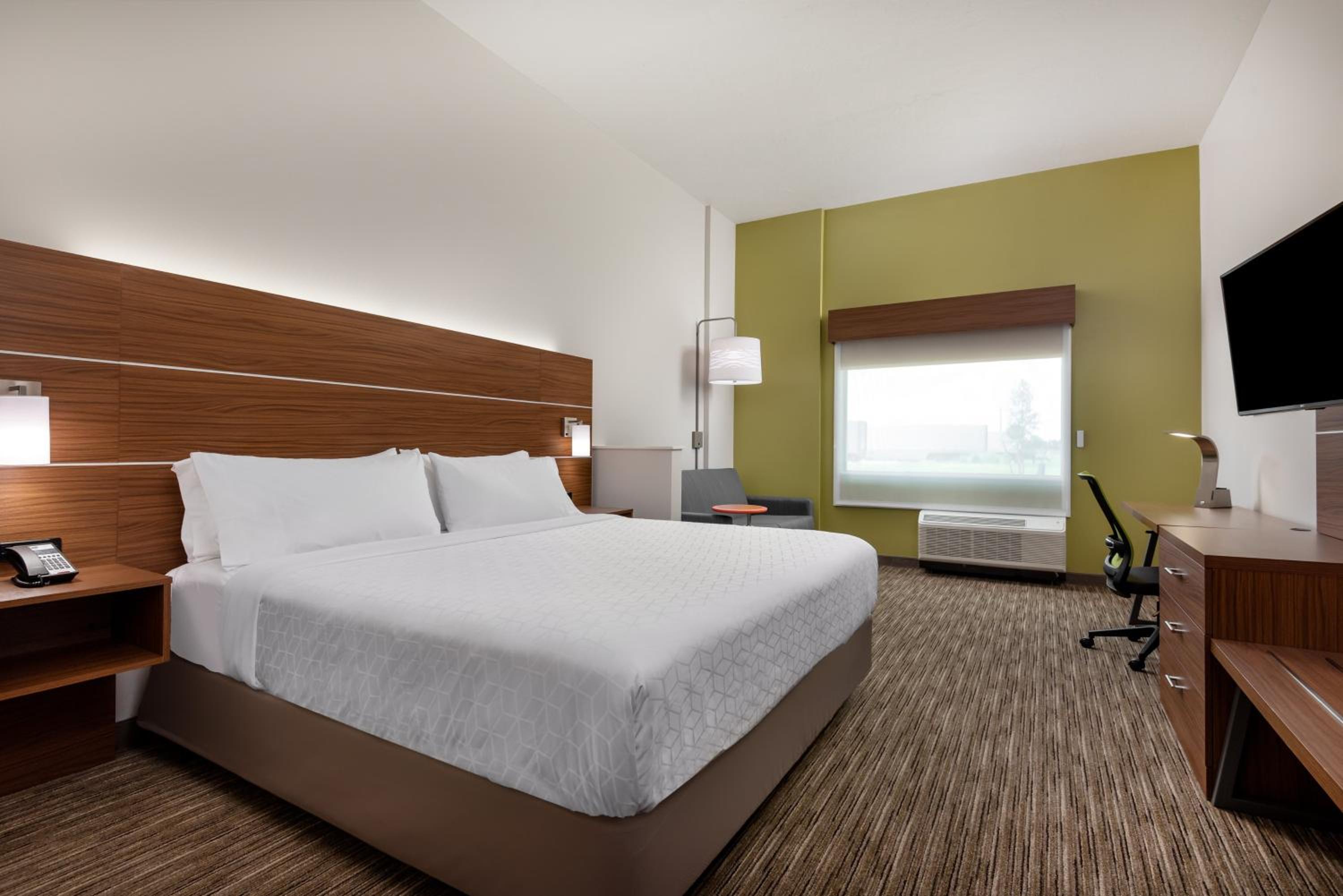 King Suite with Transfer Shower - Communications Accessible photo 2