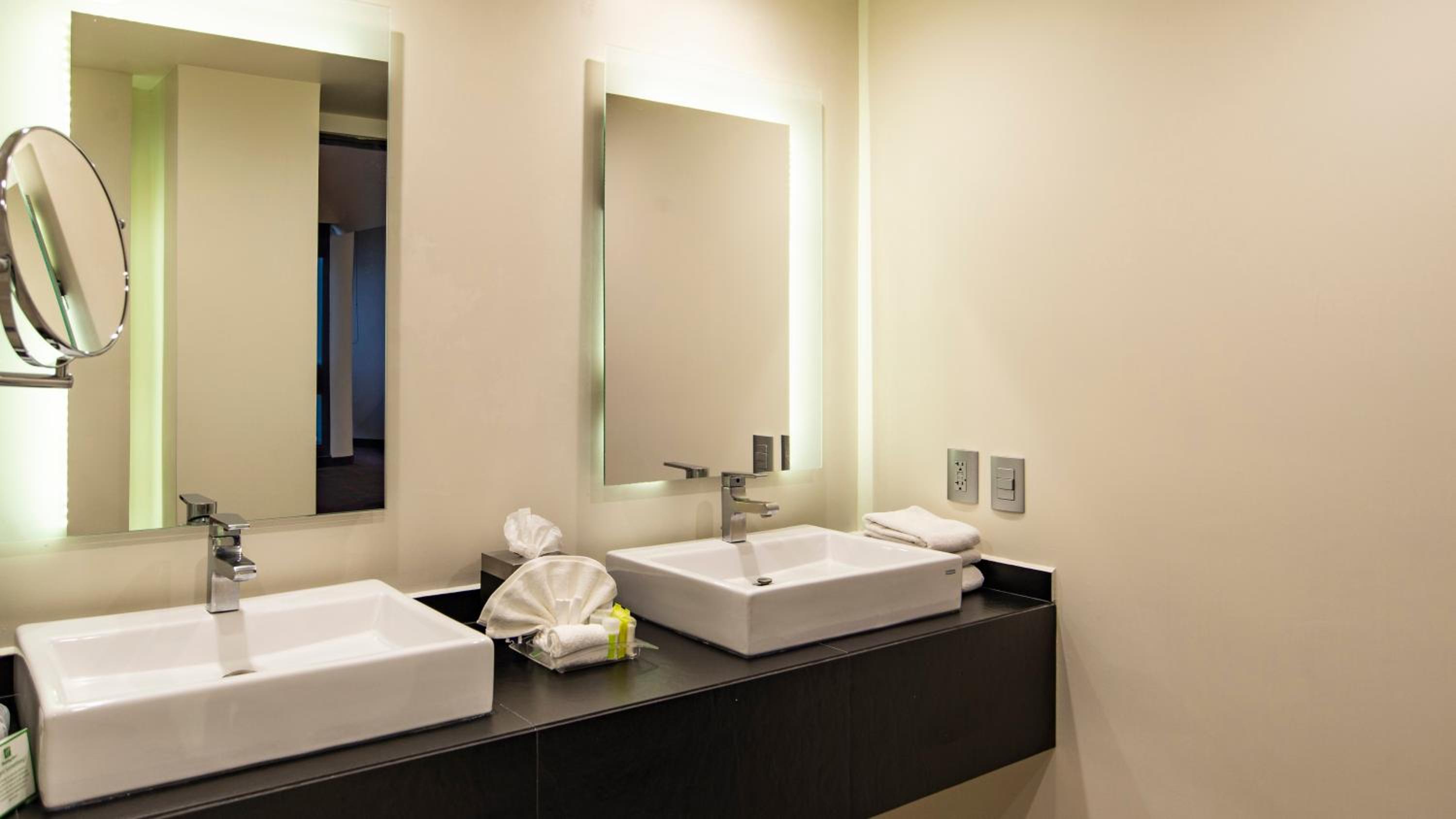 One-Bedroom King Suite - Photo 3