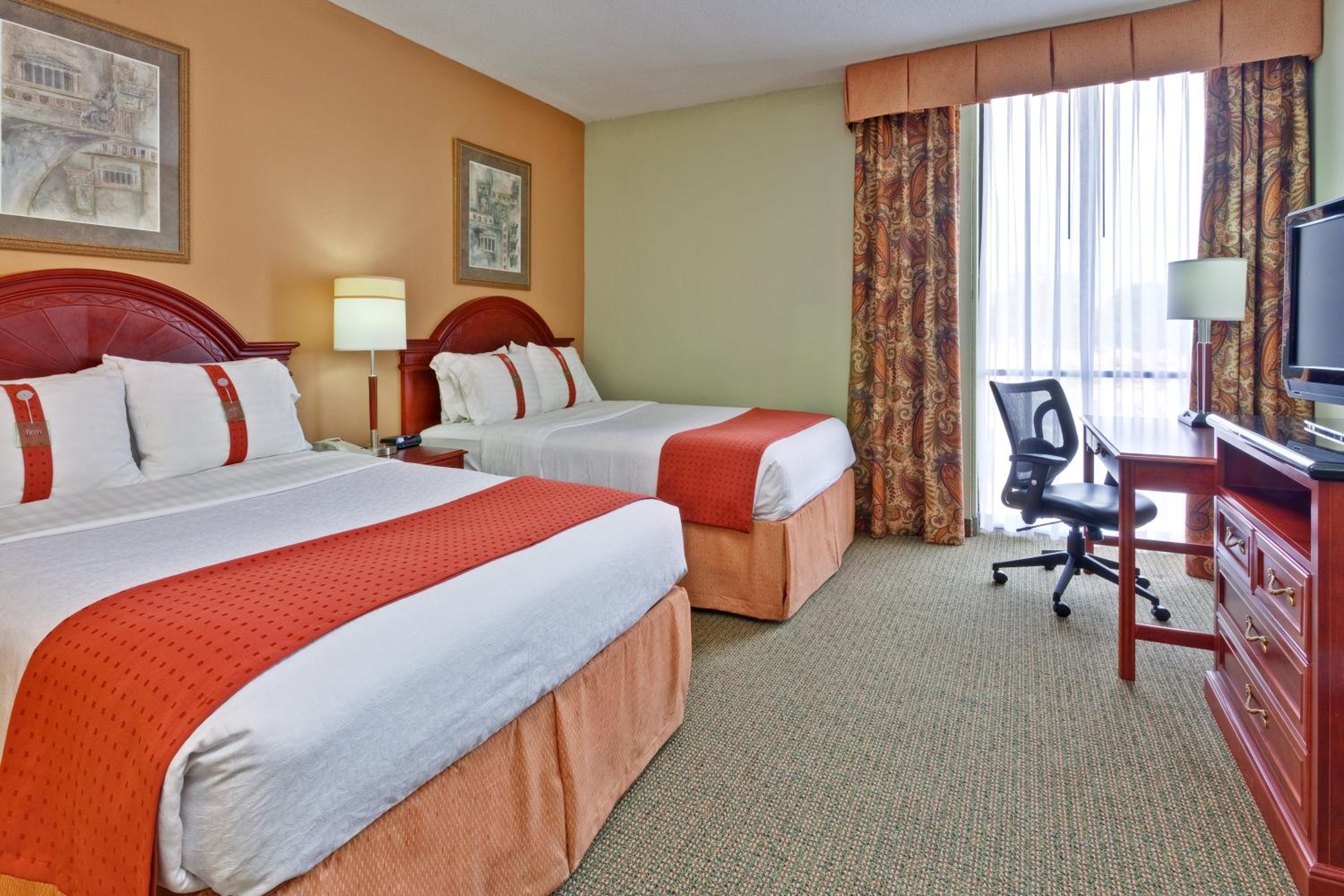 One-Bedroom Suite With Two Double Beds photo 1