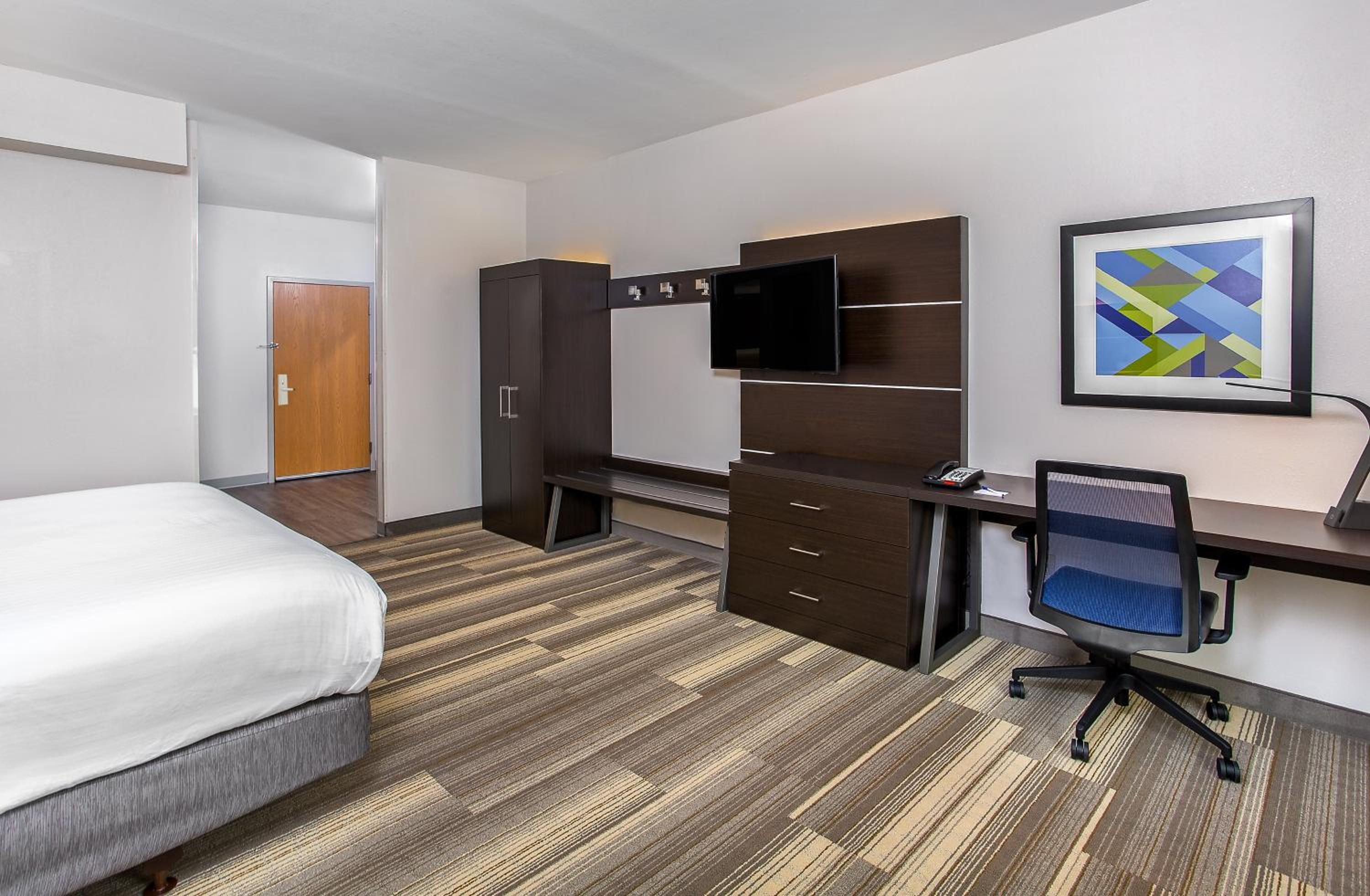 Standard King Room - Photo 3