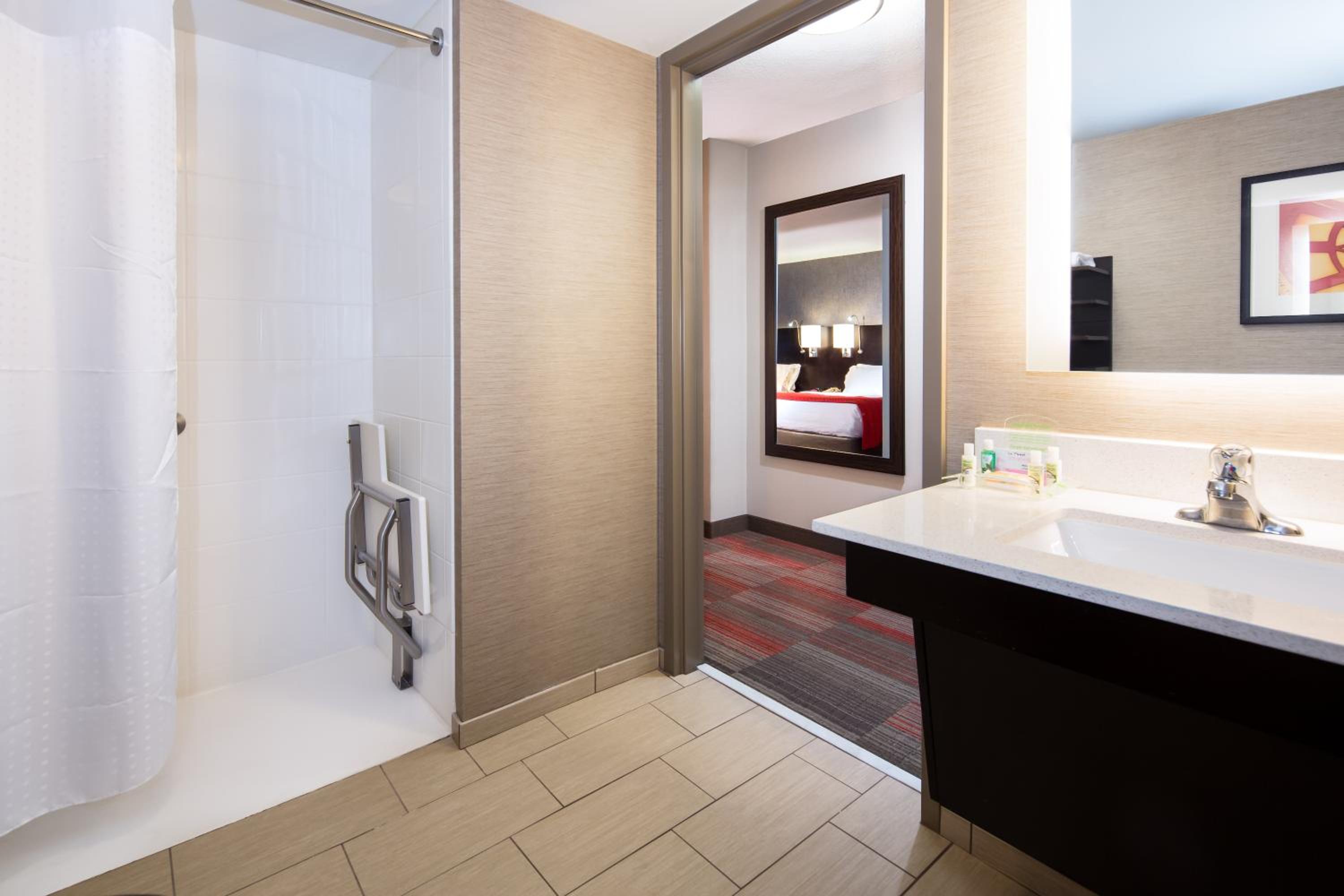 King Room - Mobility Access/Hearing Accessible - Photo 2