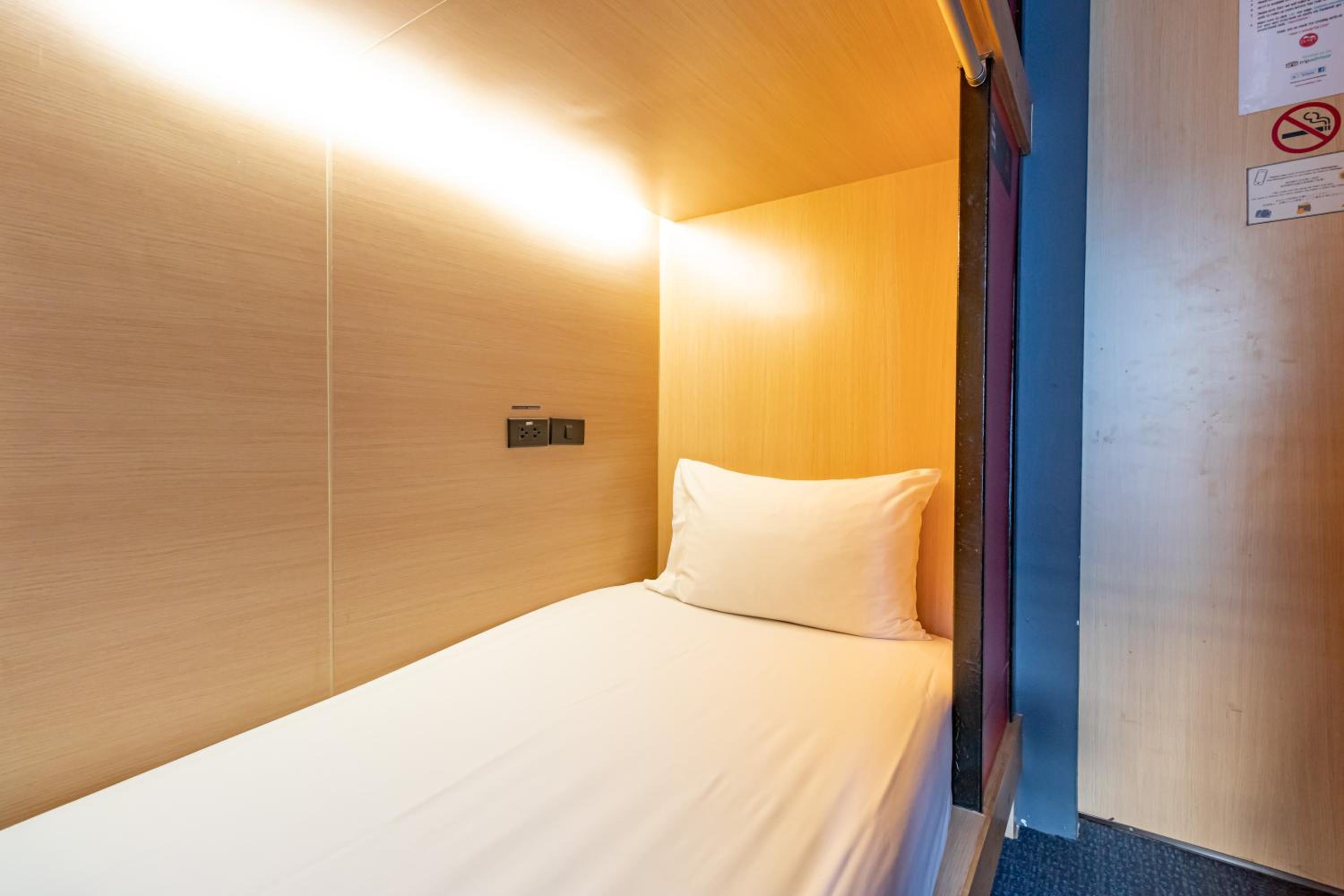 Bed in 6-Bed Female Dormitory Room photo 1