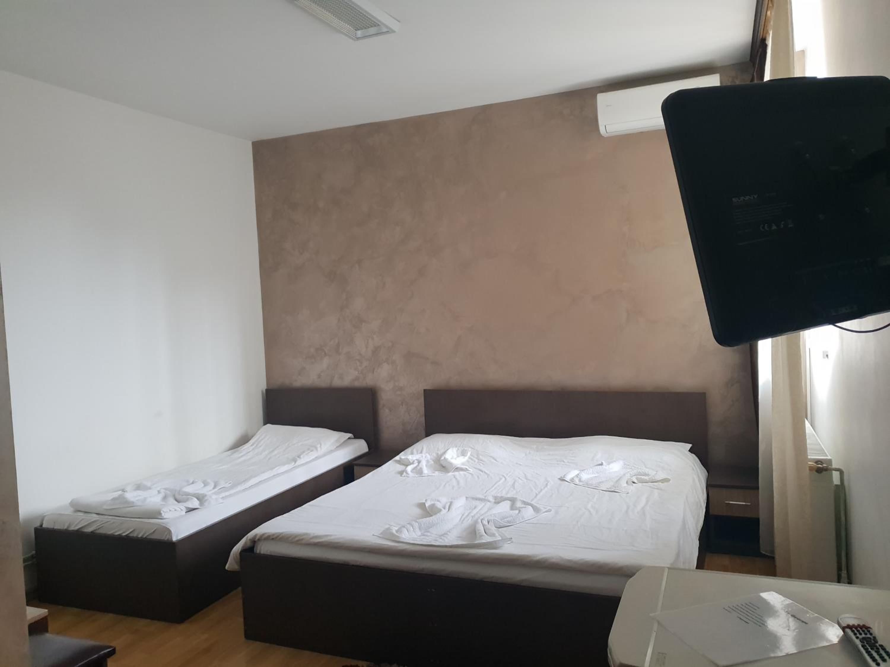 Double Room - Photo 3
