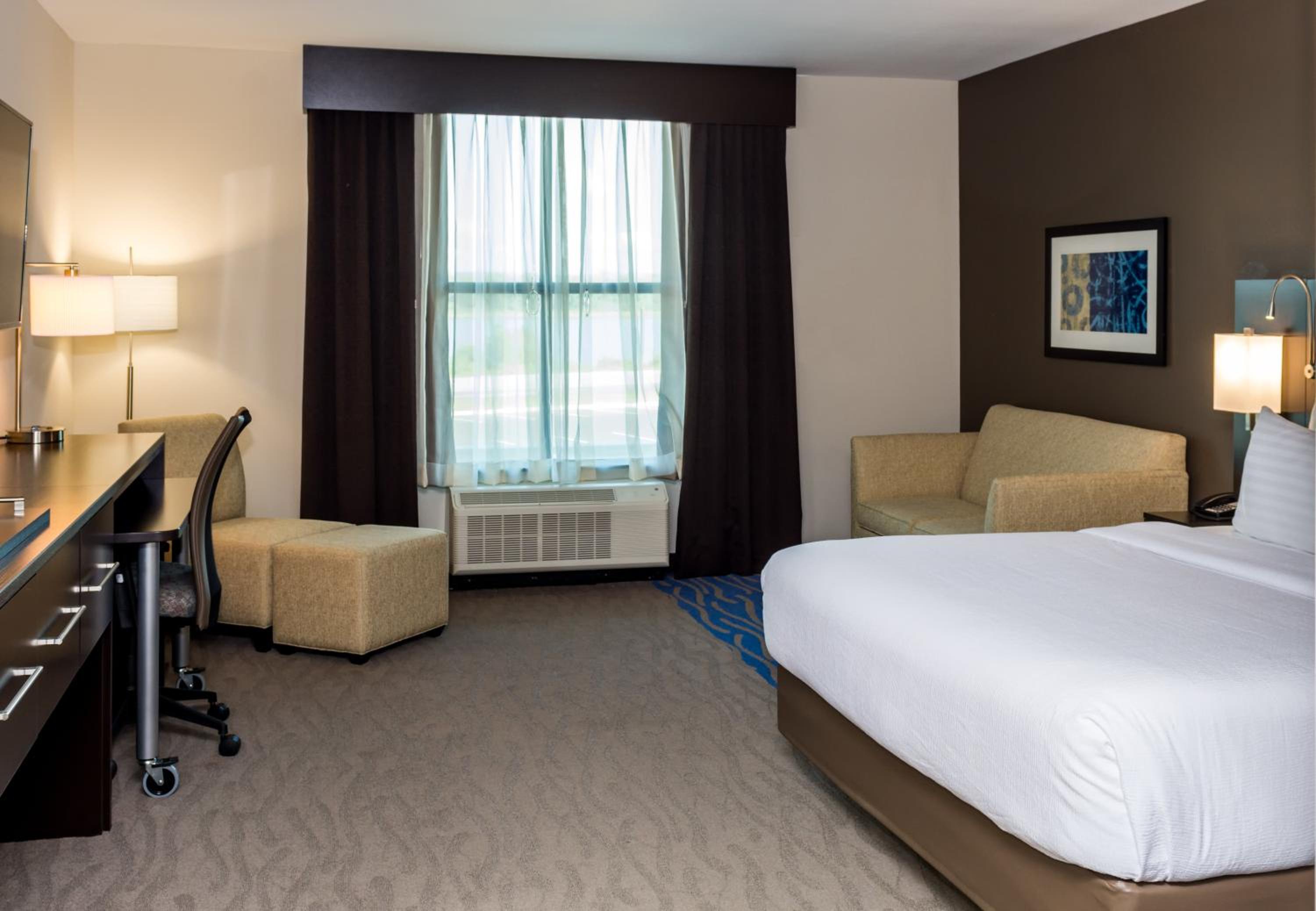 Standard King Room with River View