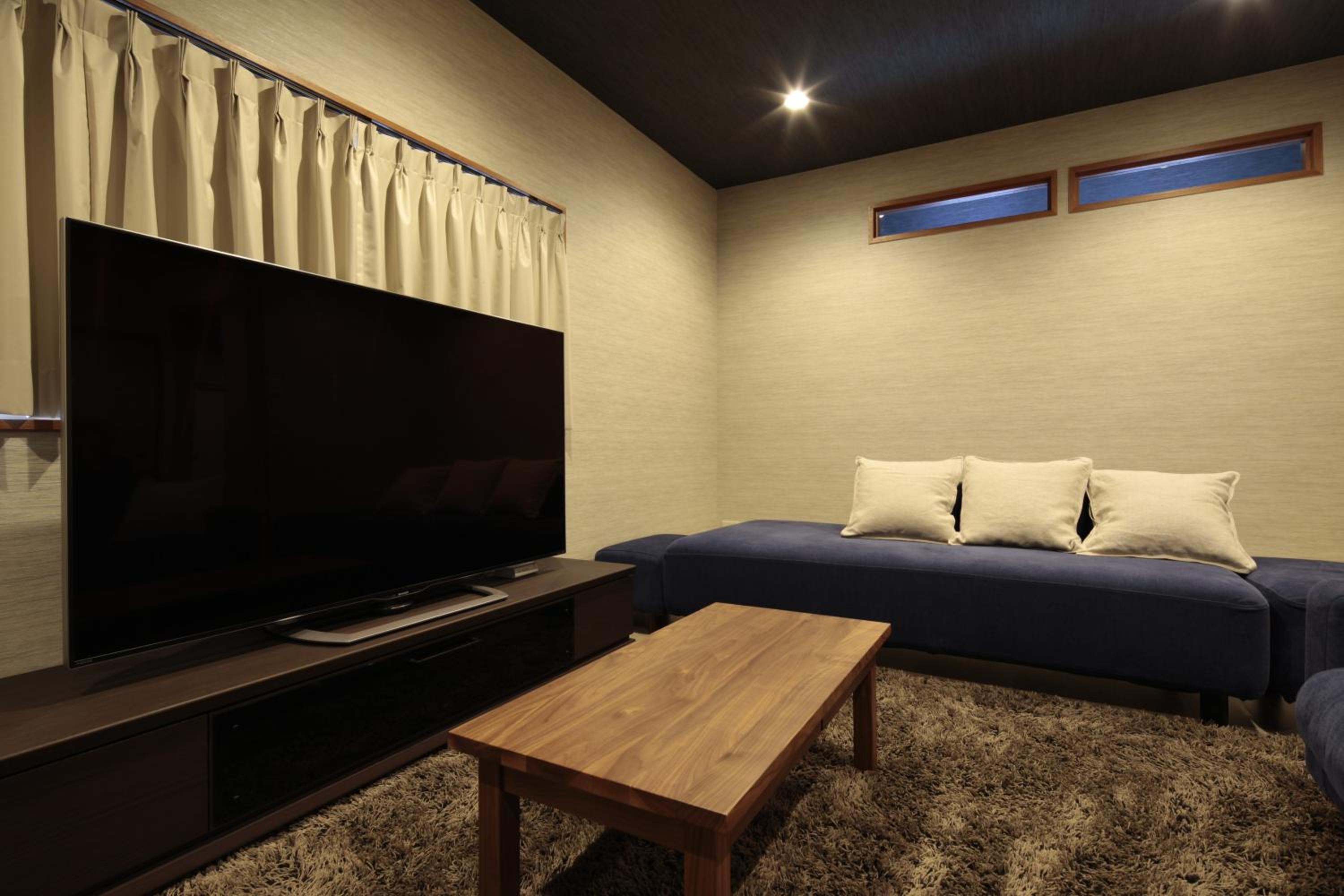 Standard Family Room - Photo 4