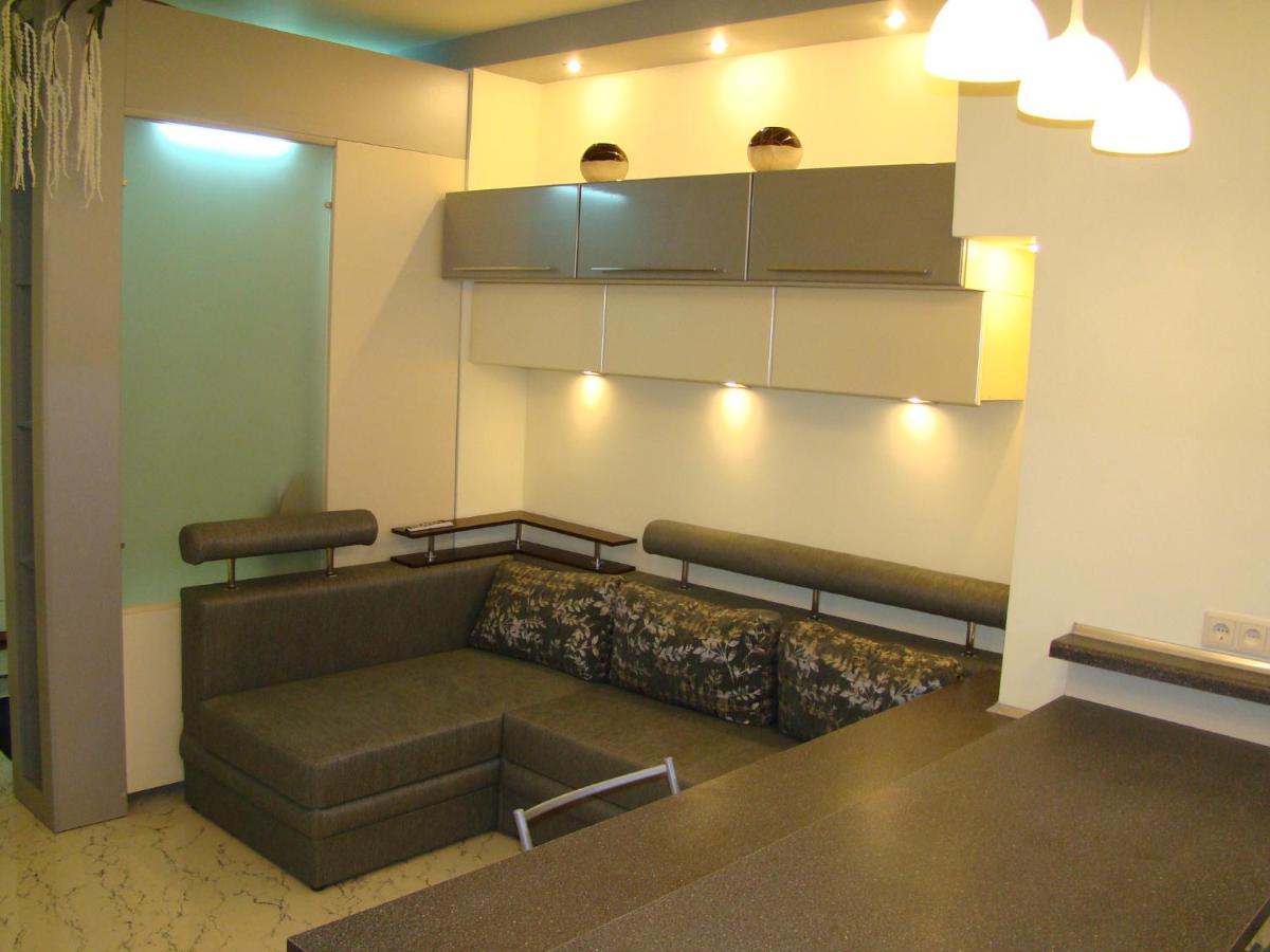 Deluxe One-Bedroom Apartment