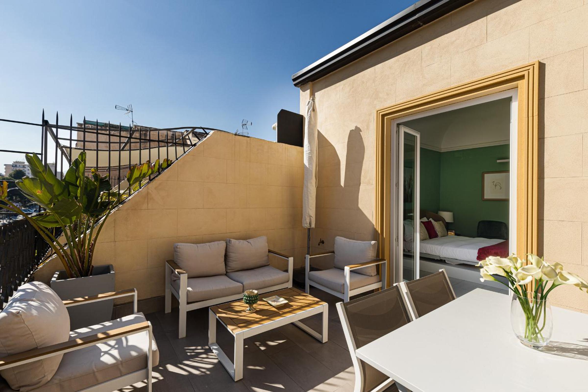 Suite with Terrace - Photo 9