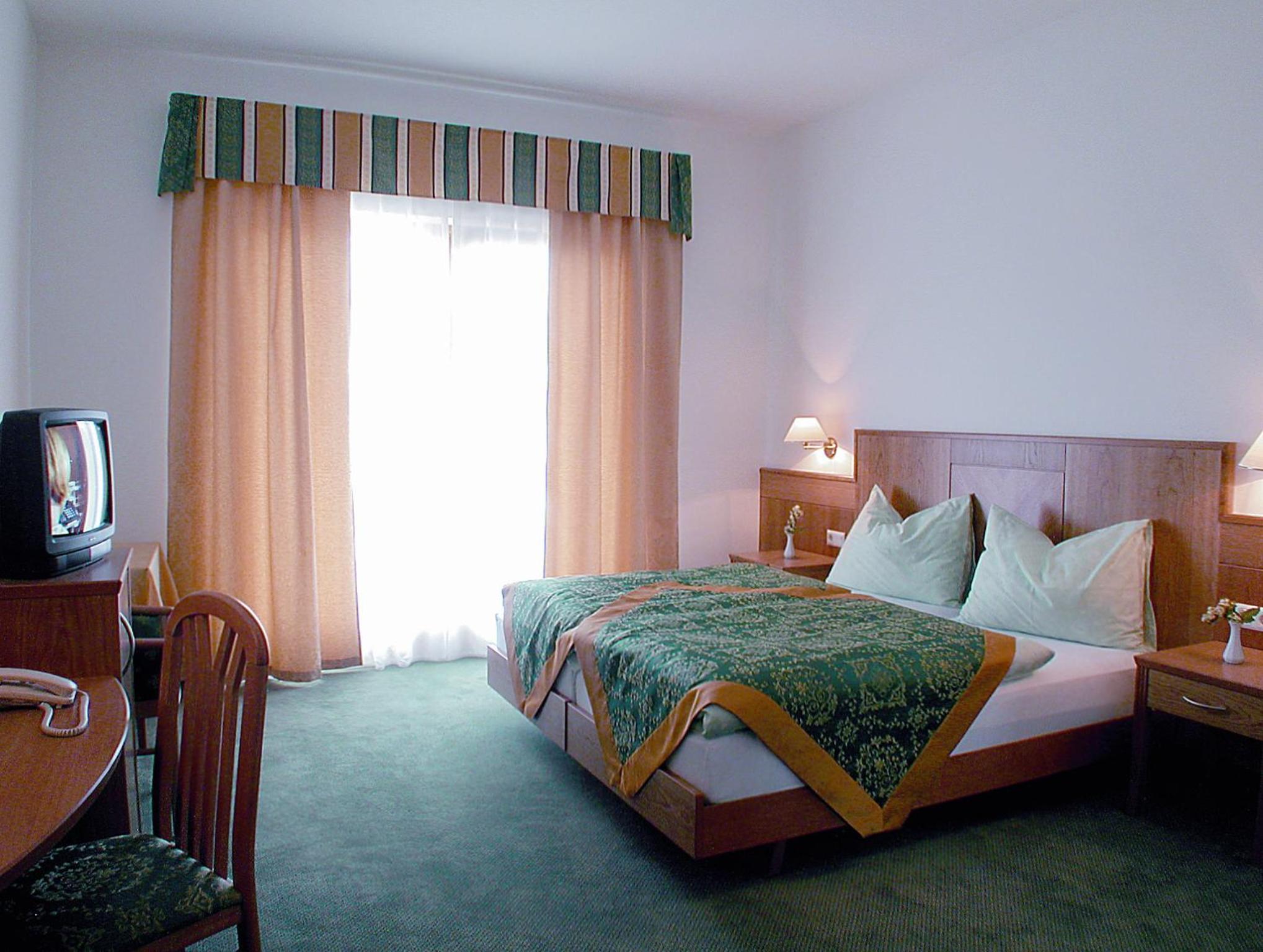 Twin Room with Shower - Photo 5