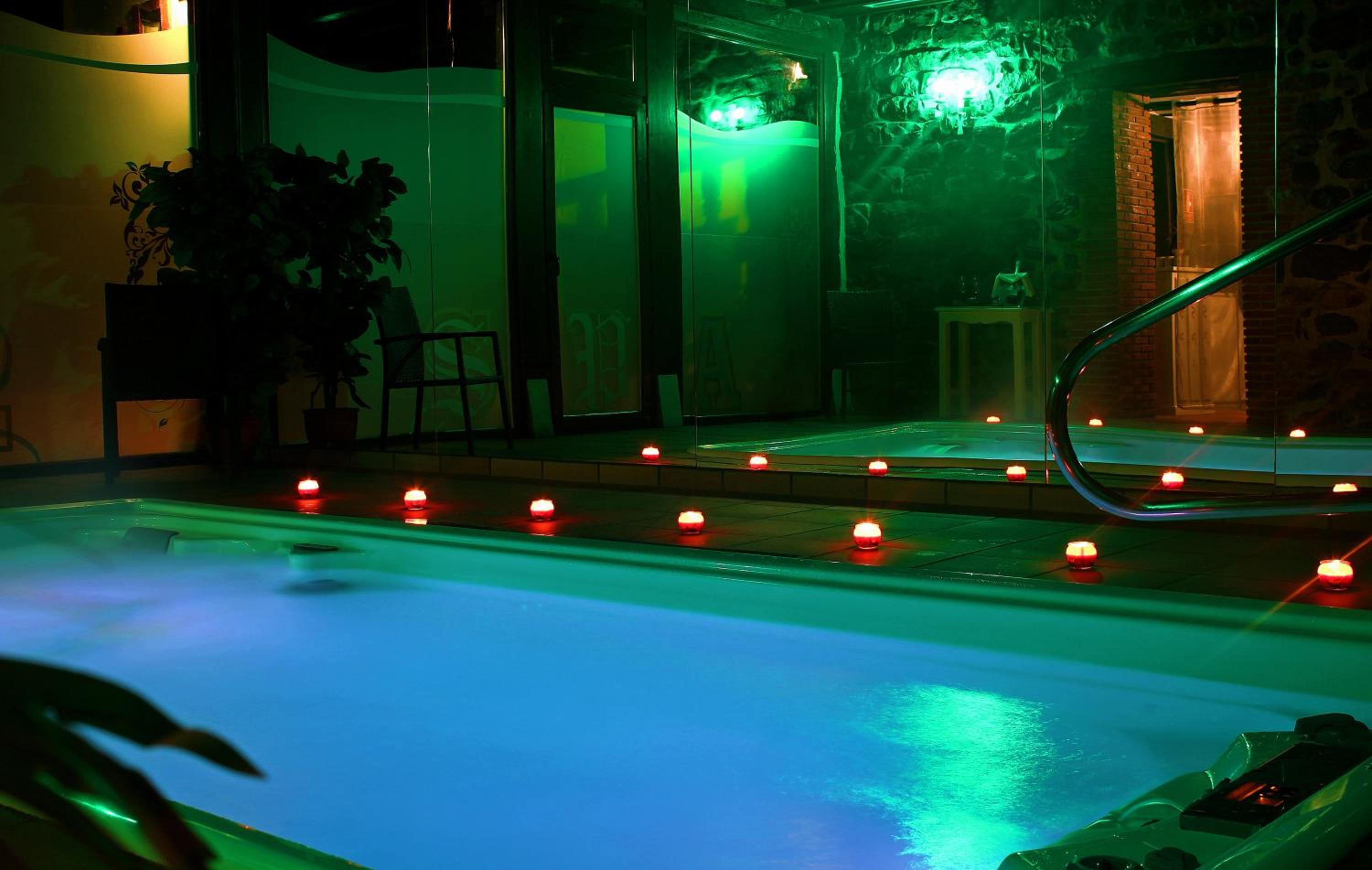 Habitación Doble con Bañera de Hidromasaje y Acceso al Spa.