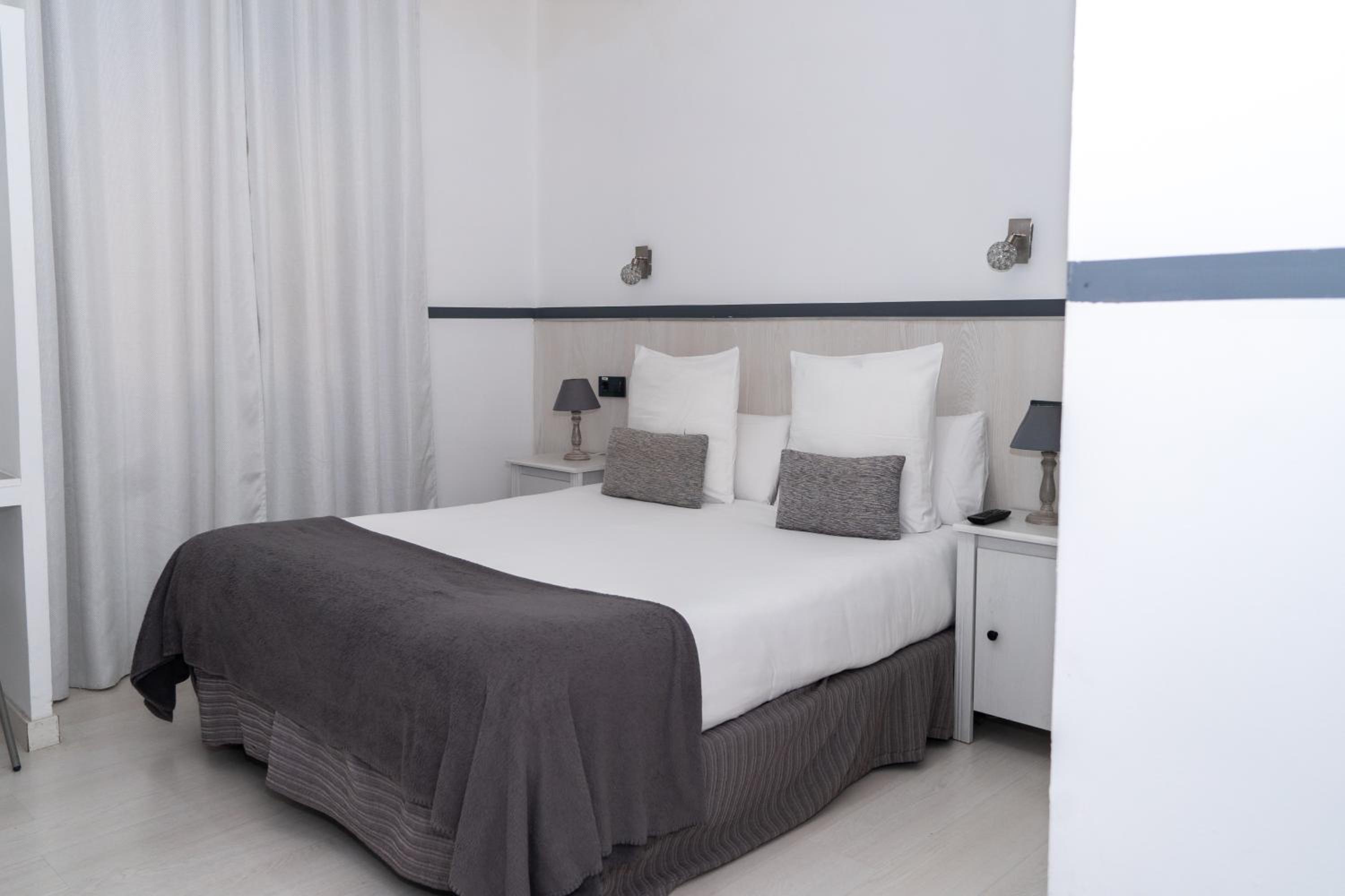 Double Room - Photo 3