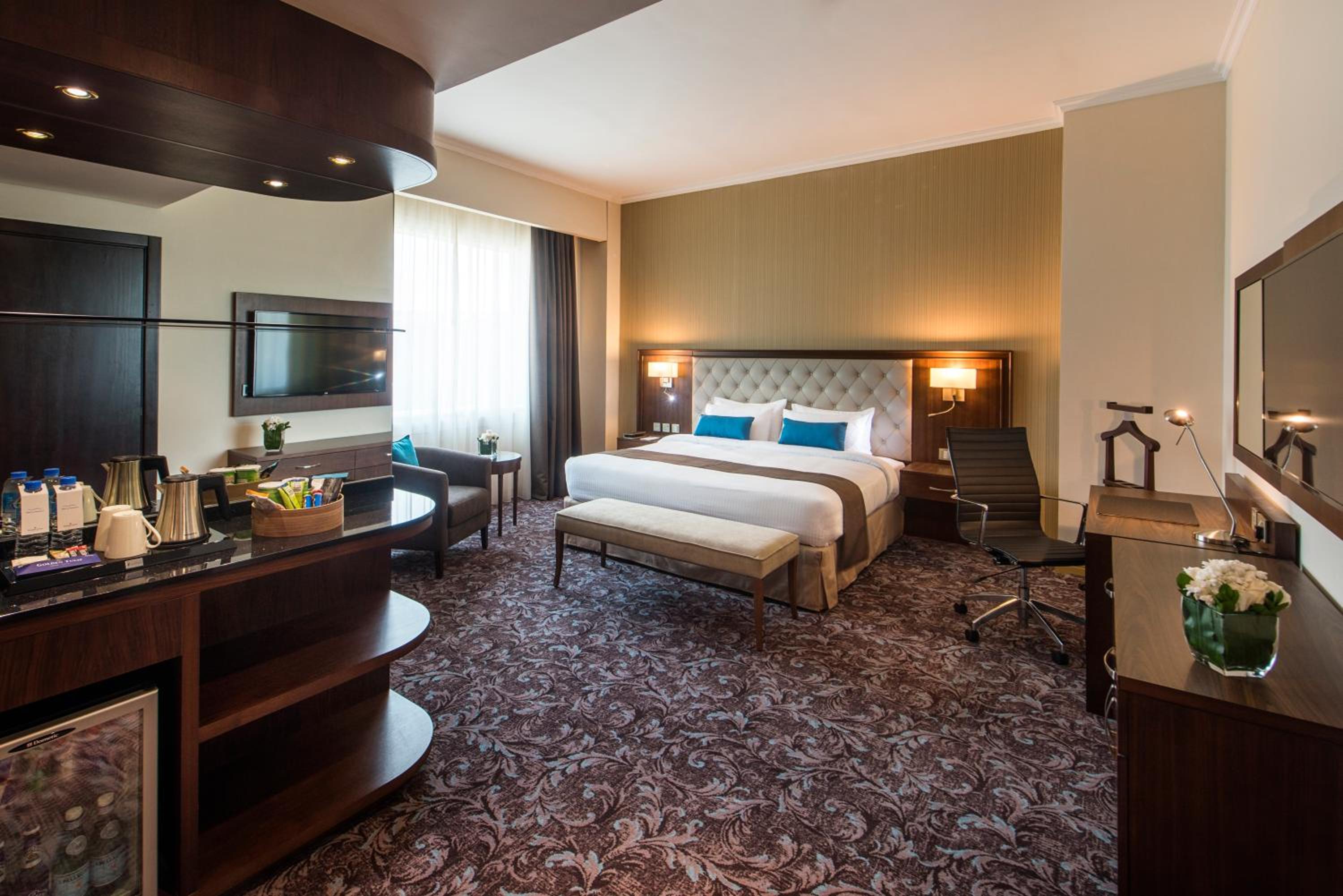 Standard King Room photo 3