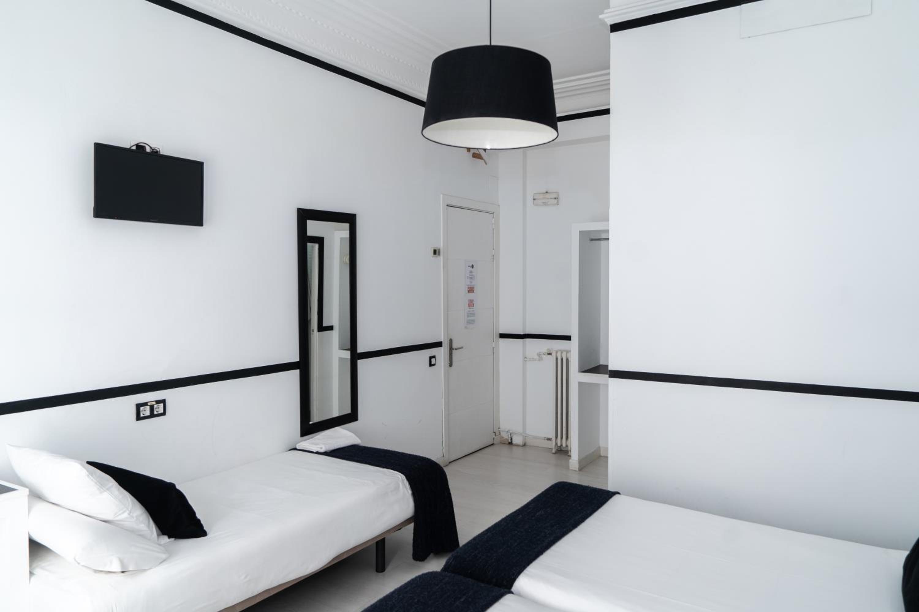 Double Room with Extra Bed photo 2